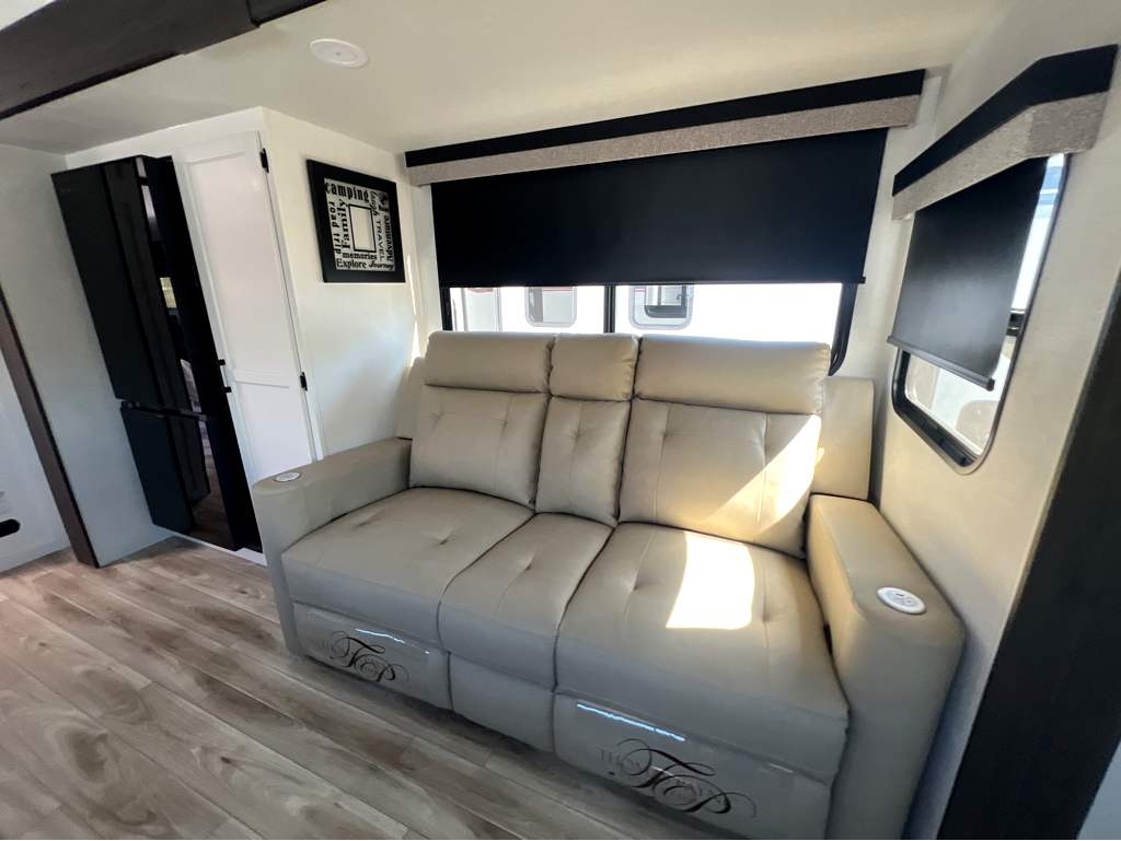2026 VENTURE RV STRATUS 282VFD - Image 8