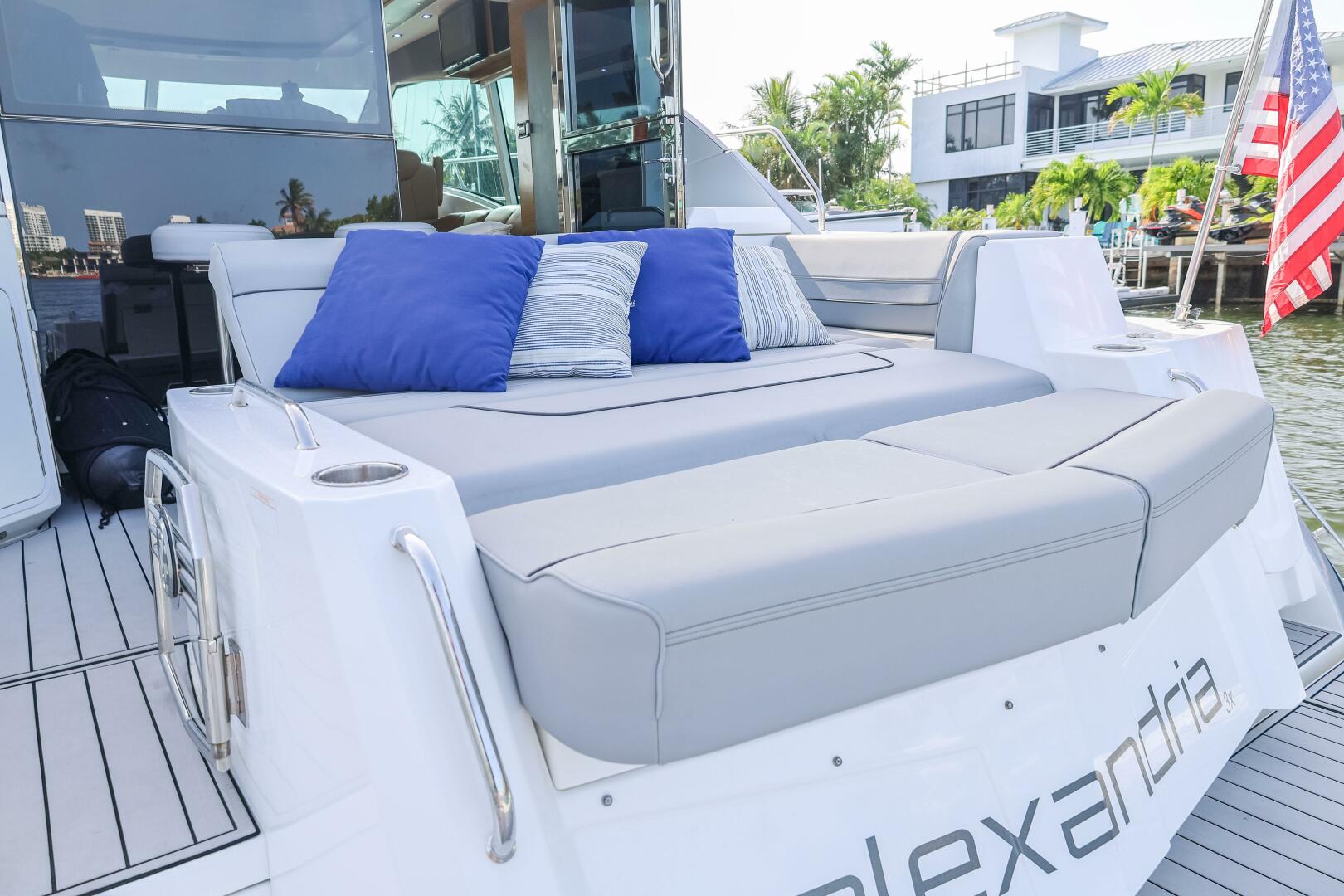 2014 Cruisers Yachts 45 Cantius - Image 16