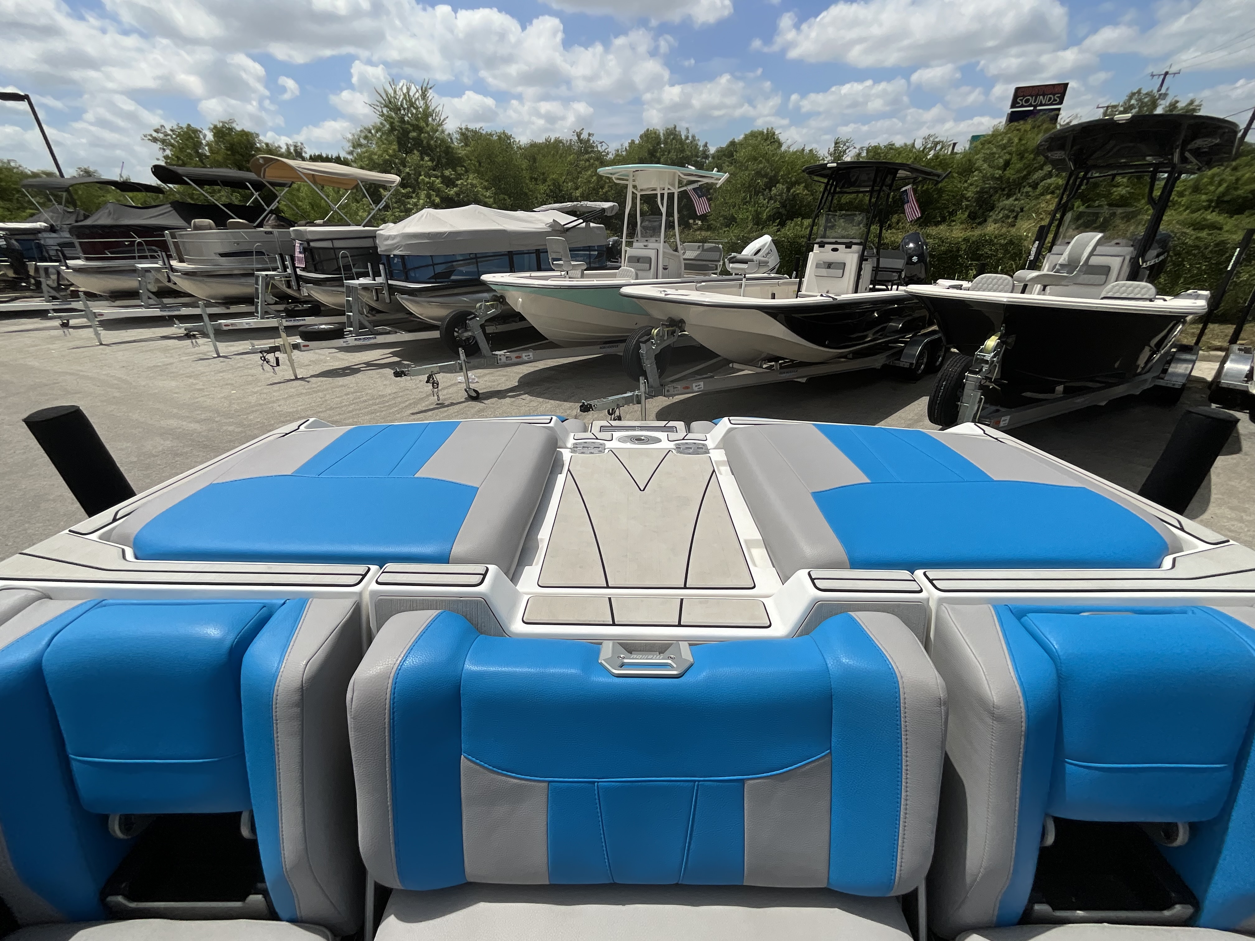 2022 MALIBU 23LSV - Image 11