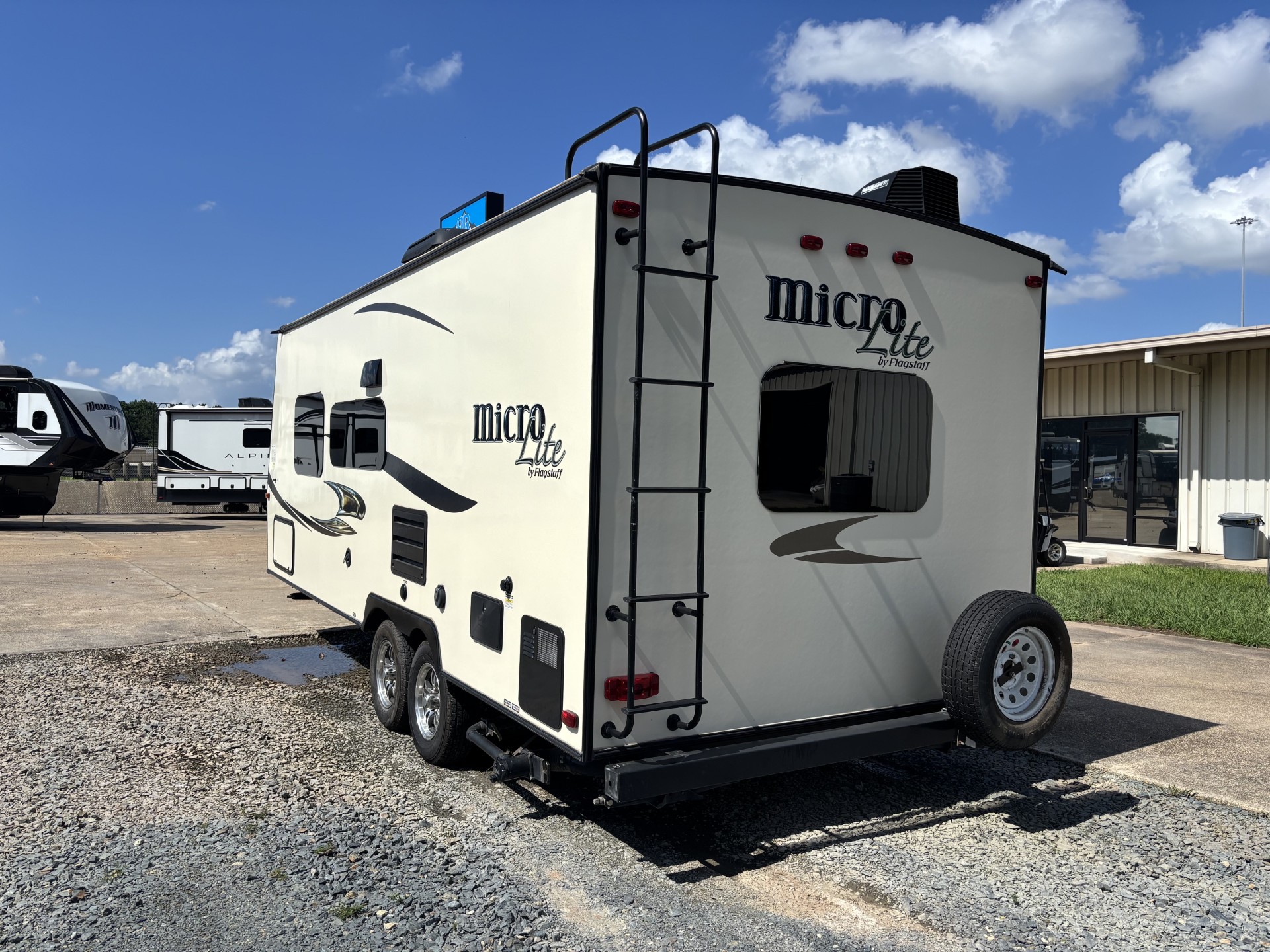 2016 Forest River Flagstaff Micro Lite 23FB - Image 6