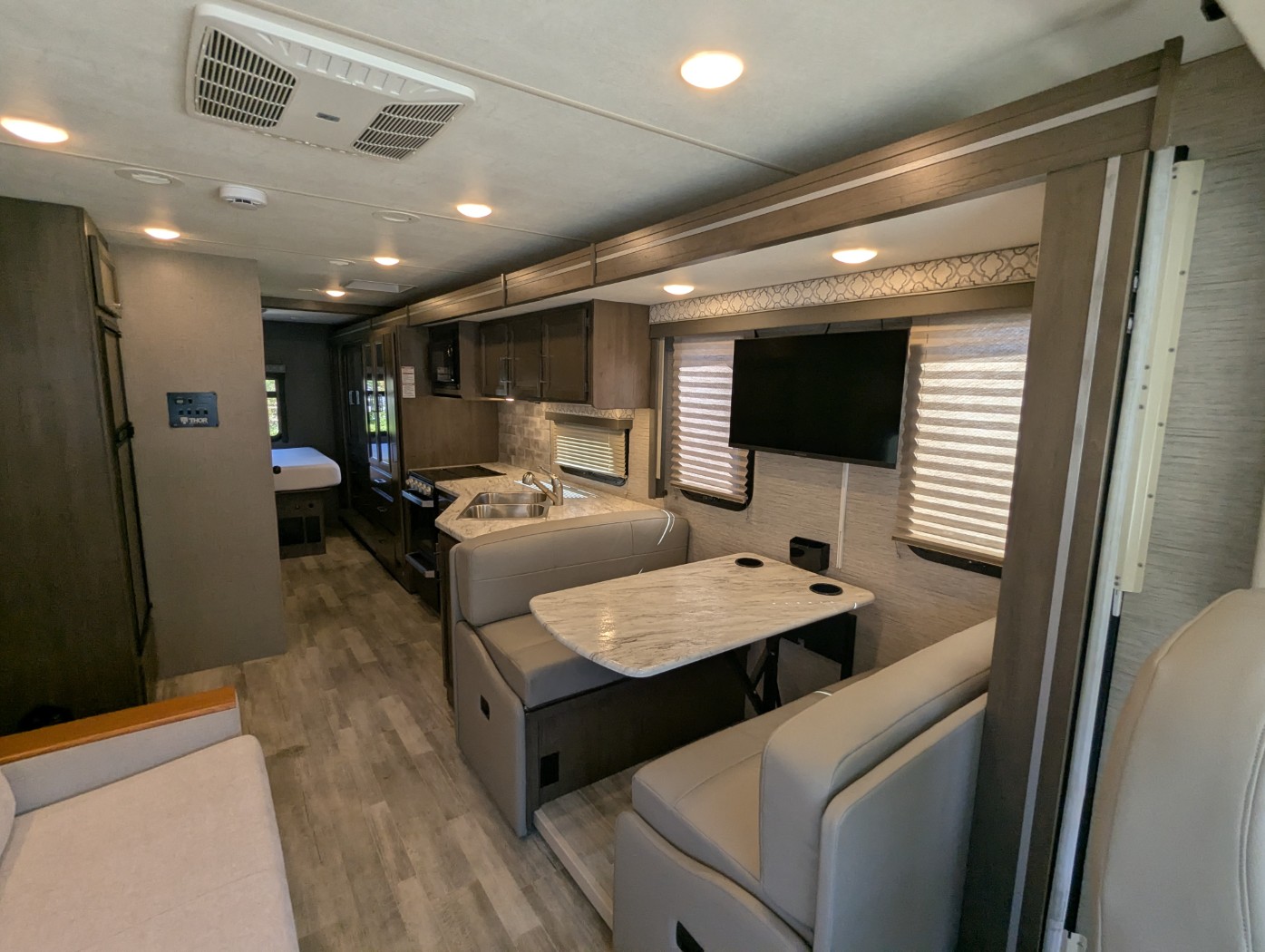 2021 Thor Motor Coach Freedom Traveler A30 - Image 9