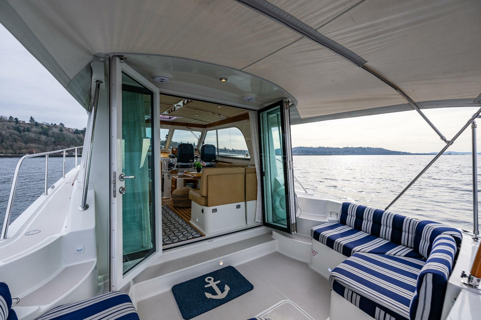 2010 Back Cove 37 - Image 23