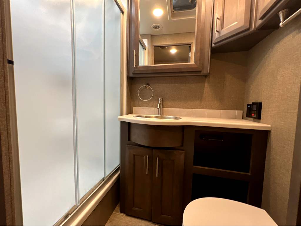 2022 THOR MOTOR COACH MIRAMAR 35.2 - Image 18