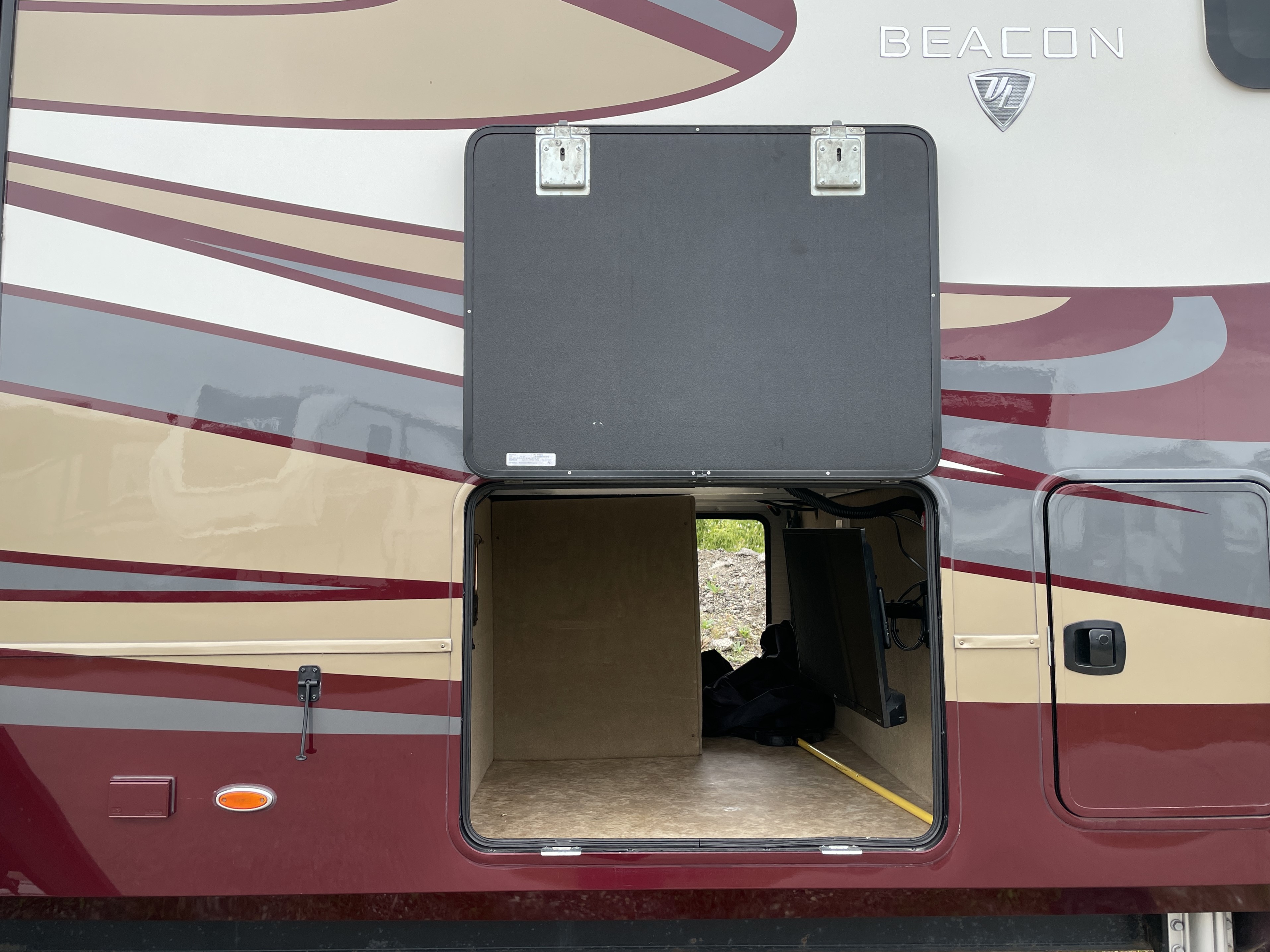 2020 Vanleigh RV Beacon 42RDB - Image 3