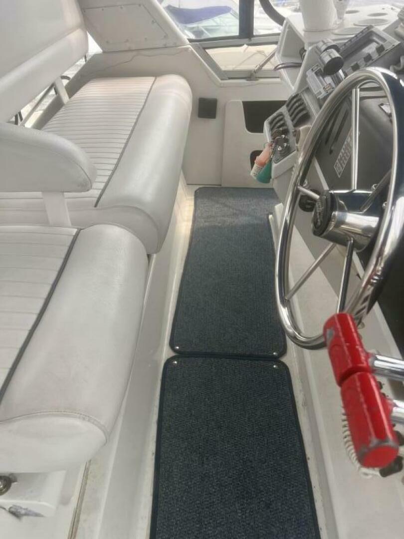 1994 Carver Aft Cabin Motor Yacht - Image 15