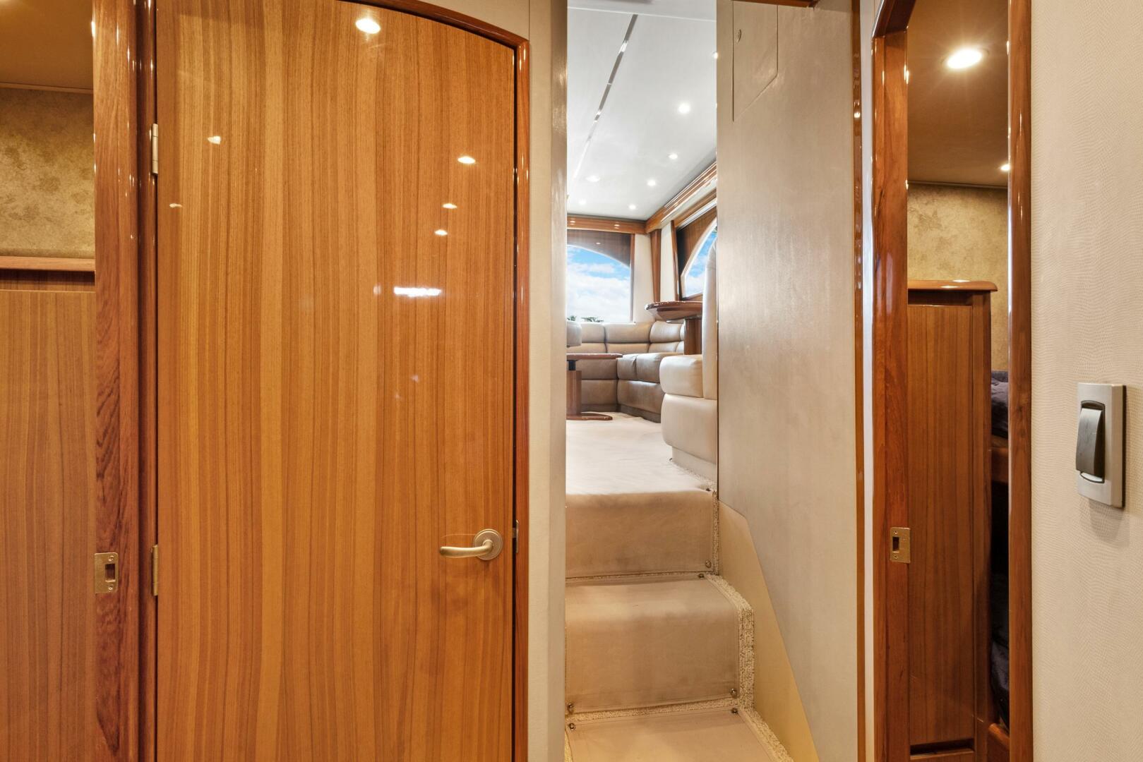 2015 Viking 46 Convertible - Image 10