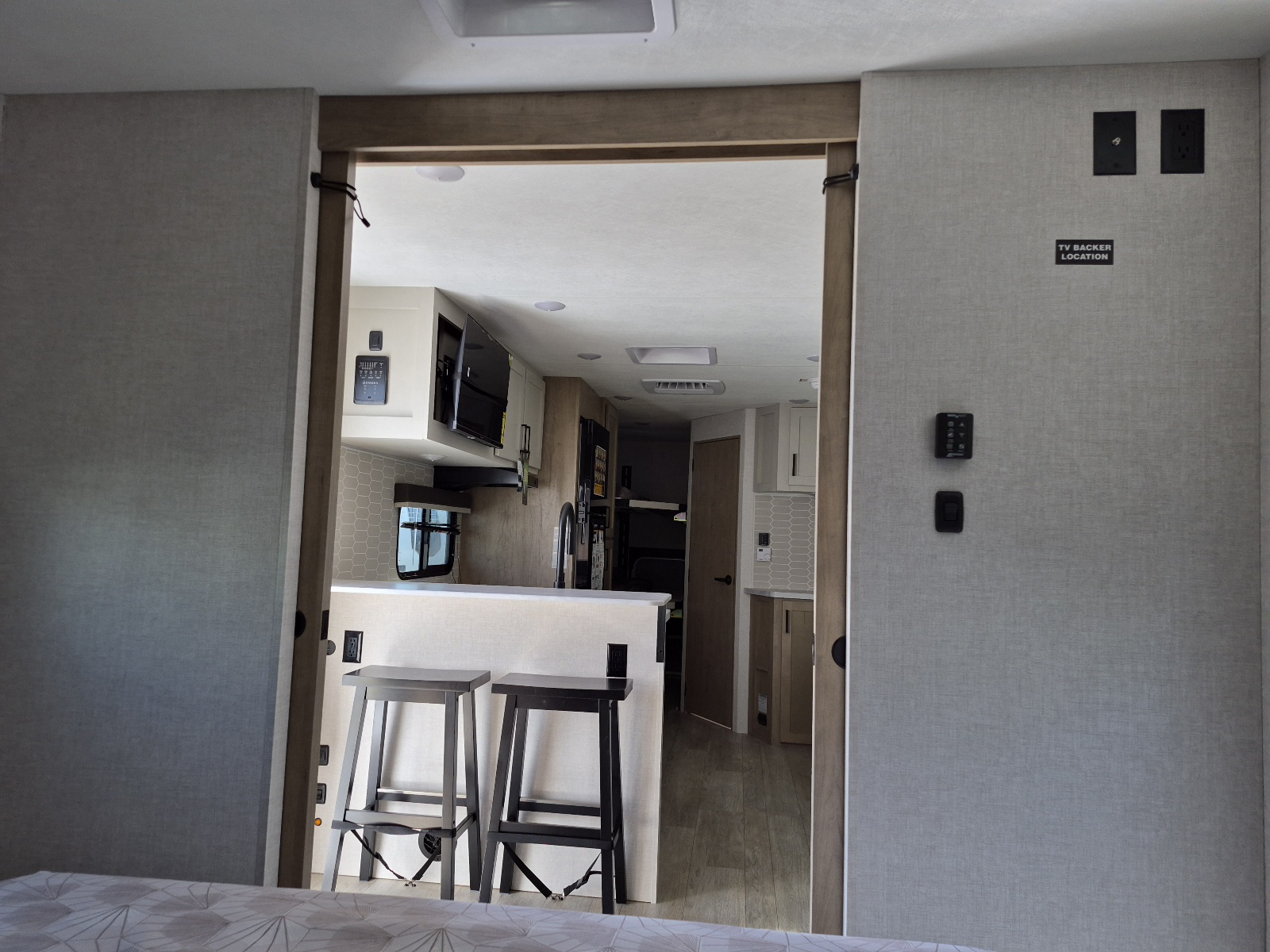 2027 Ember RV E-Series 26ETS - Image 16