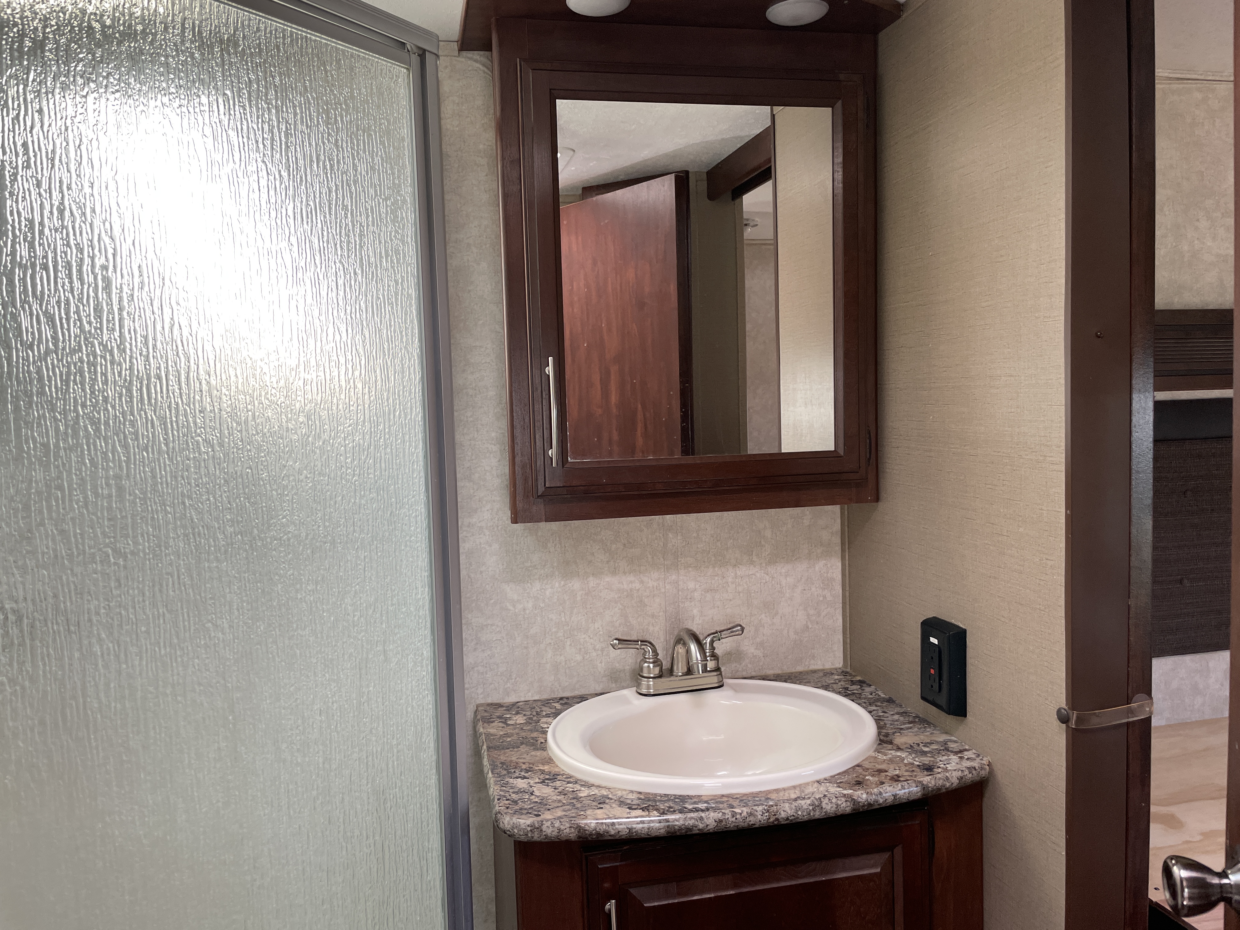2014 Keystone Cougar 327RES - Image 13