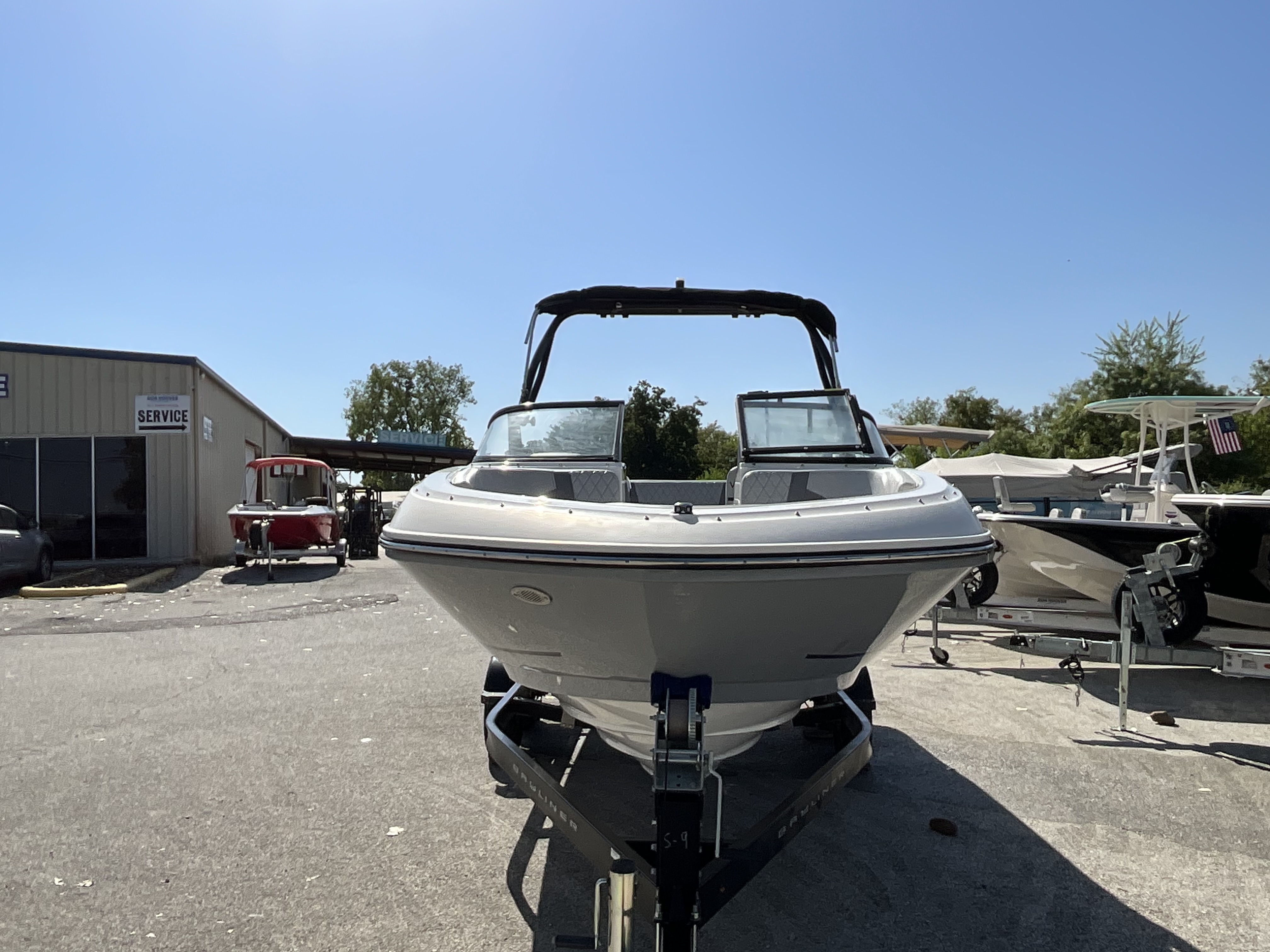 2022 Bayliner VR5 Base - Image 2