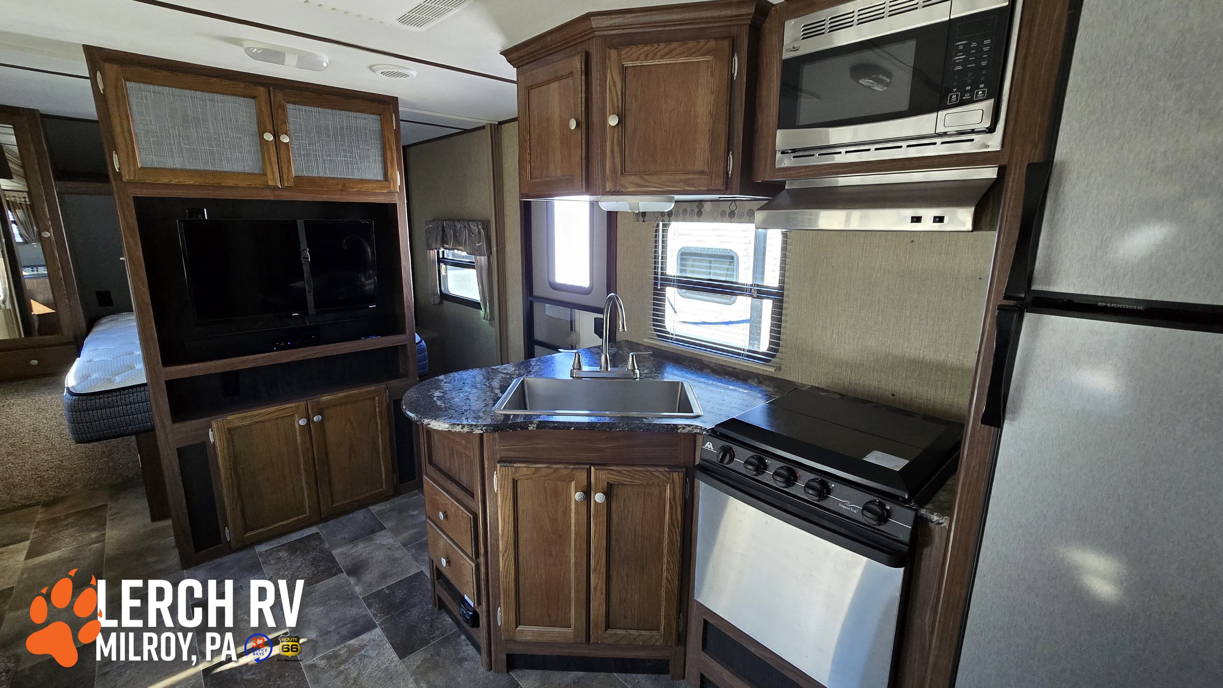 2017 KEYSTONE SPRINTER CAMPFIRE 26RB - Image 16