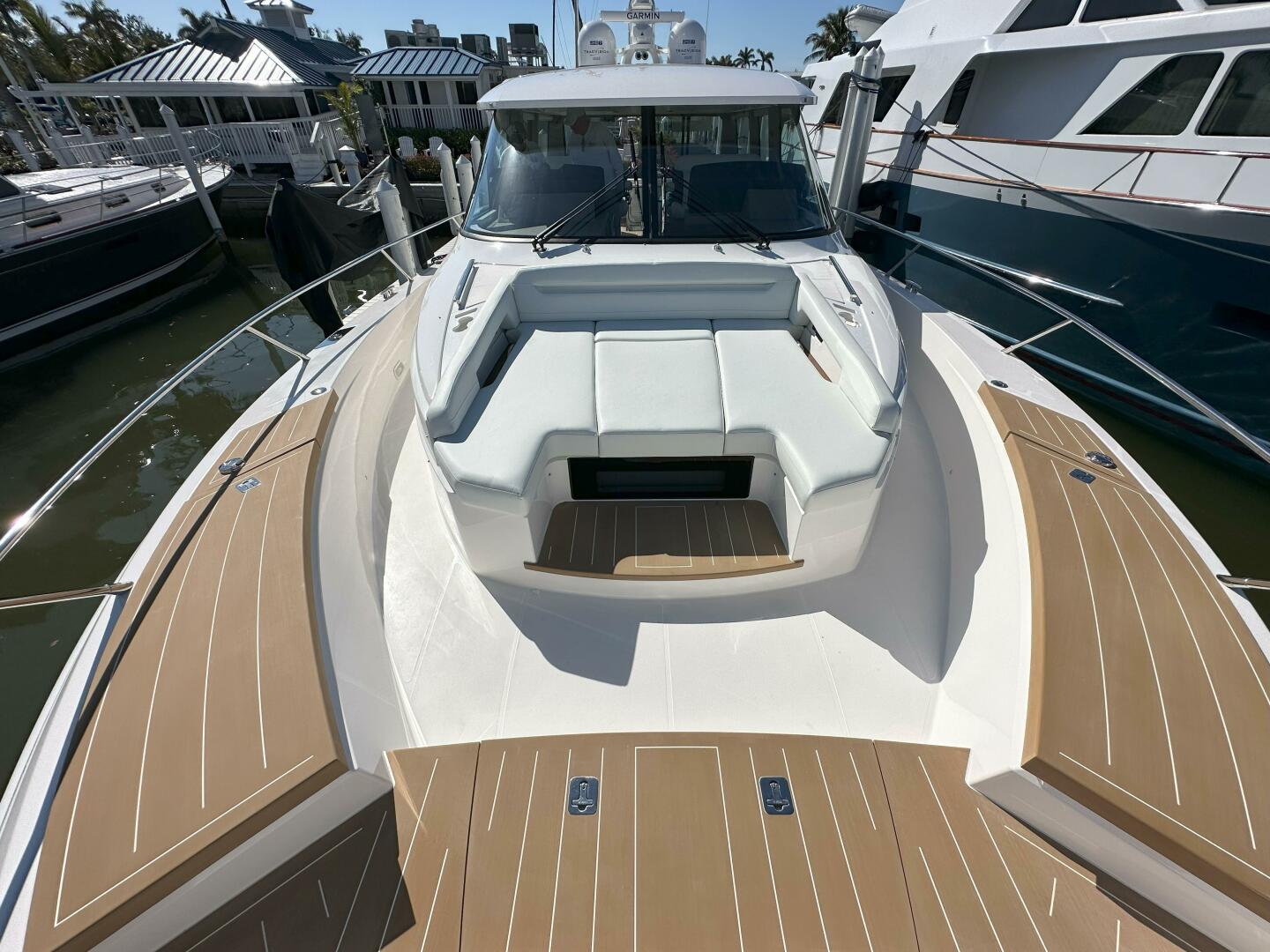 2025 Tiara Yachts EX 60 - Image 23