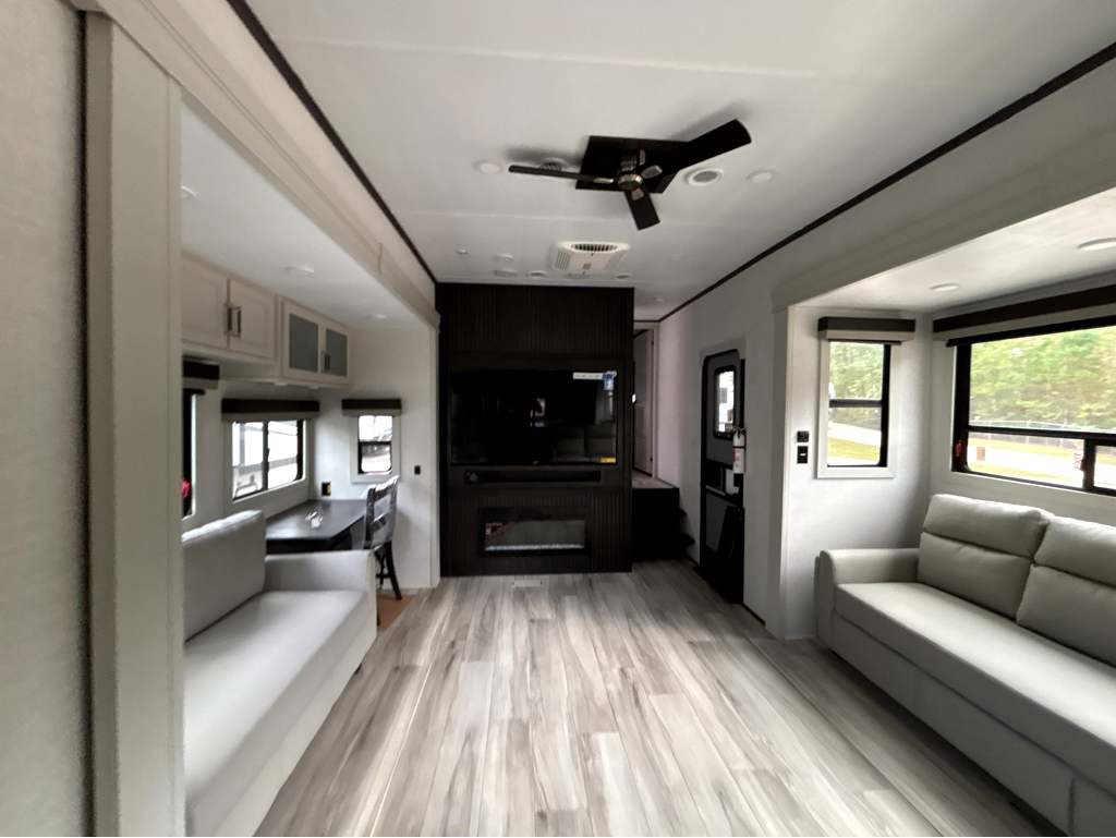 2026 Keystone AVALANCHE 366LS - Image 36