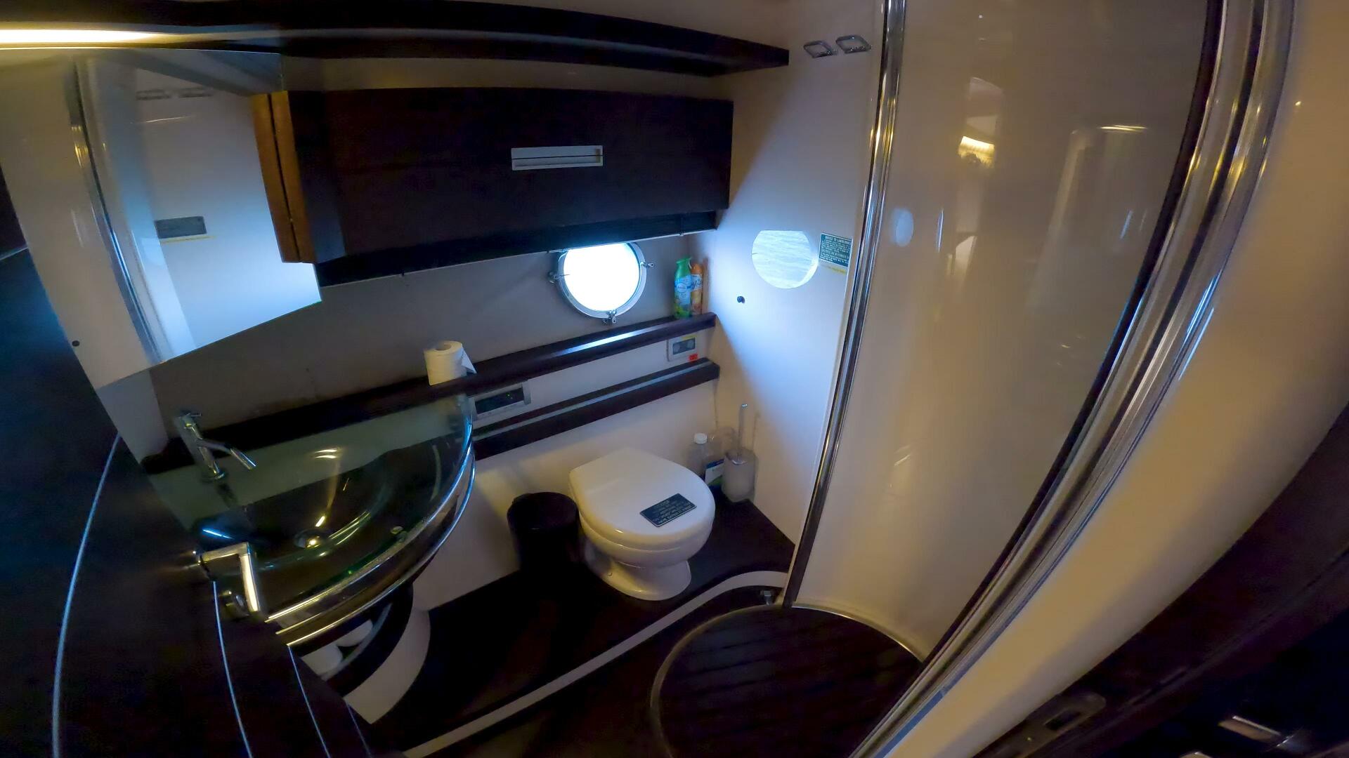 2011 Azimut 68S - Image 23