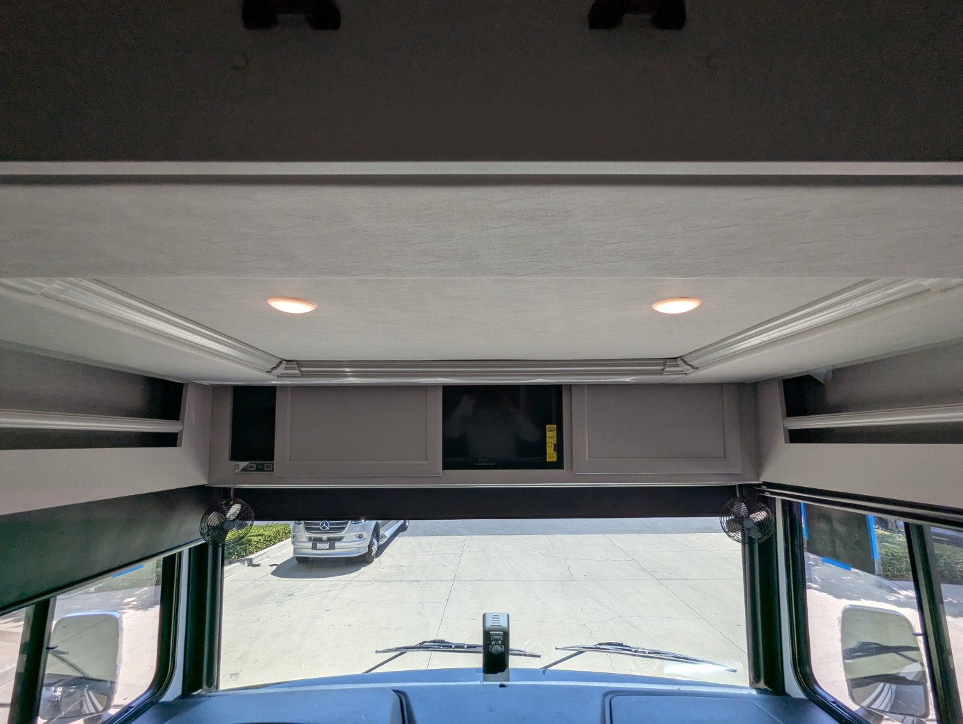 2026 Fleetwood Bounder 33C - Image 10