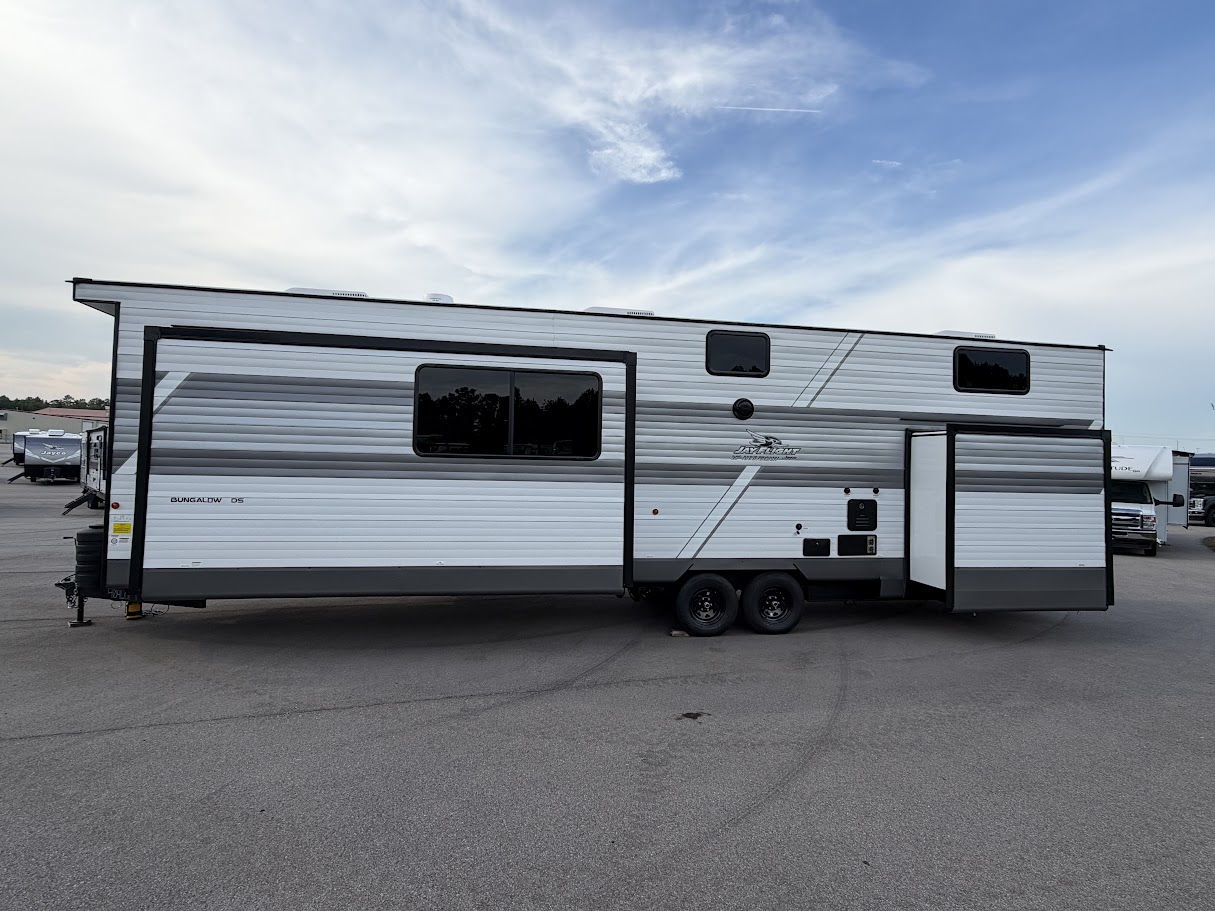2027 JAYCO JAY FLIGHT BUNGALOW 404LOFT - Image 3