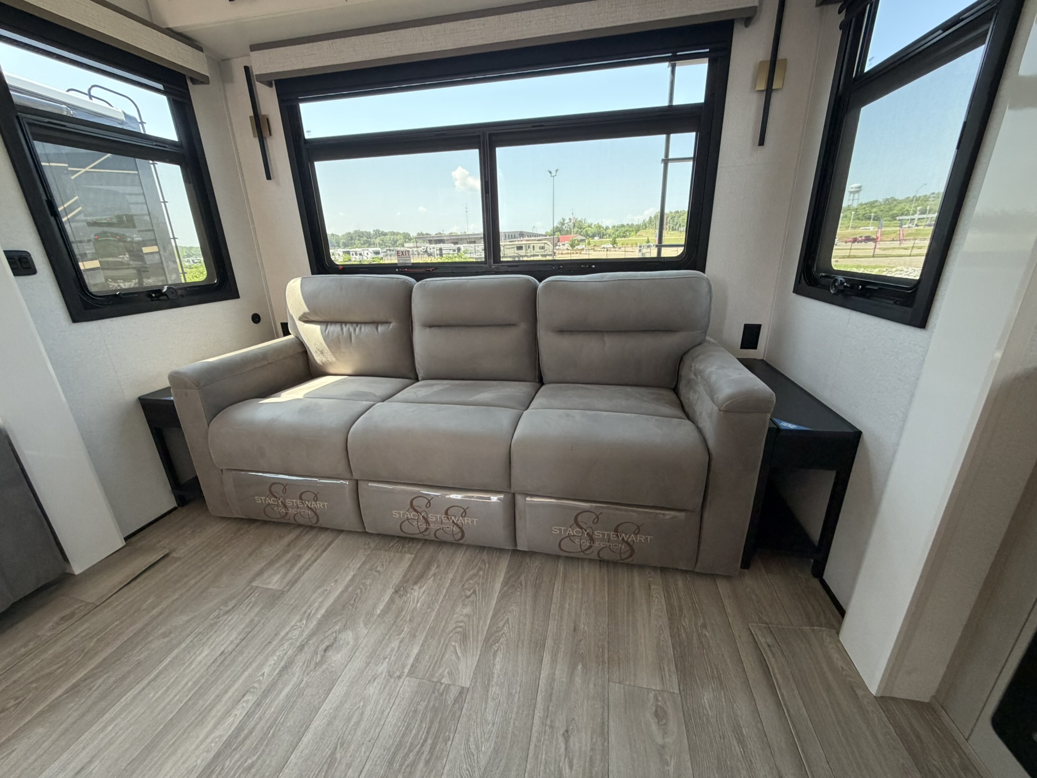 2027 JAYCO PINNACLE 32RLTS - Image 24