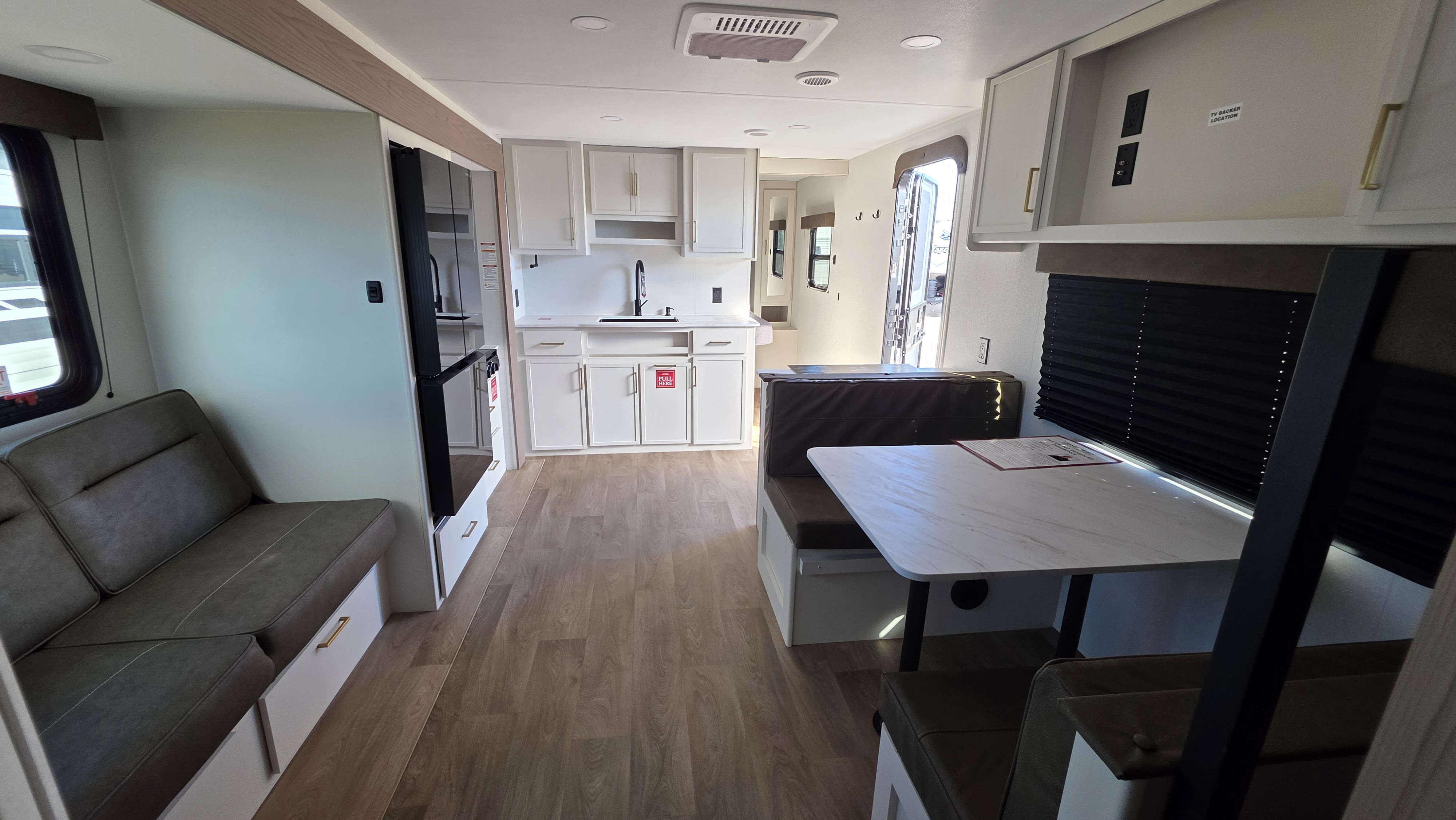 2027 GRAND DESIGN TRANSCEND 26BHX - Image 18