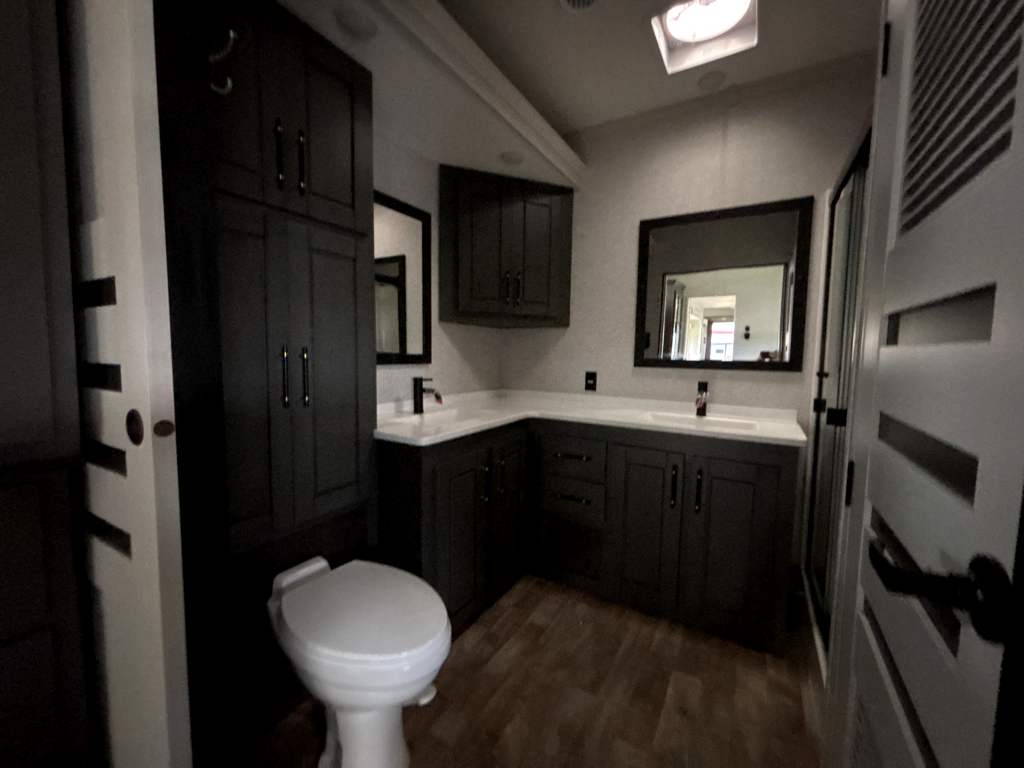 2025 CROSSROADS REDWOOD REGENCY 3721FDB - Image 24