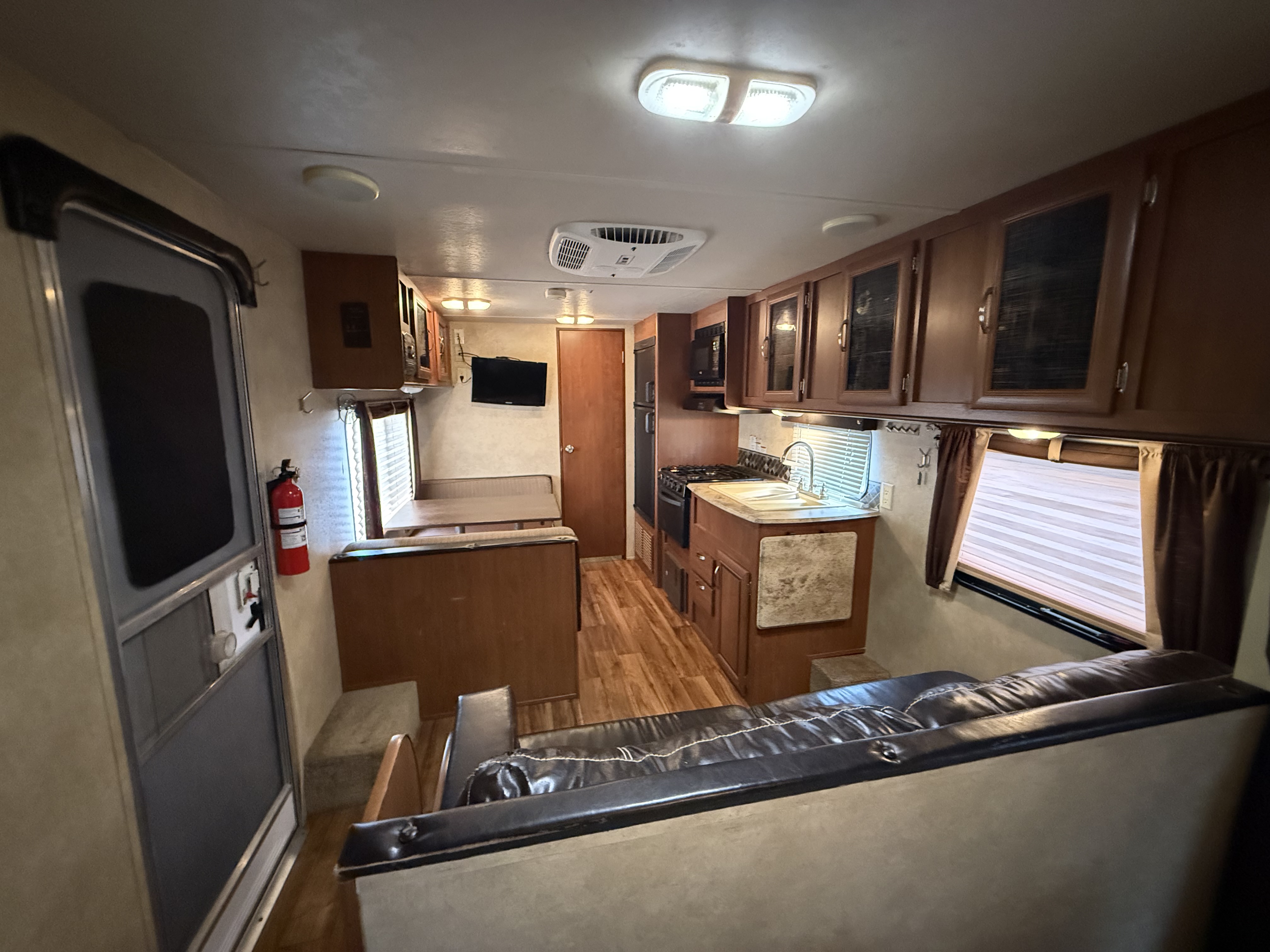 2016 WILDWOOD X-LIGHT SERIES 241QBXL - Image 19