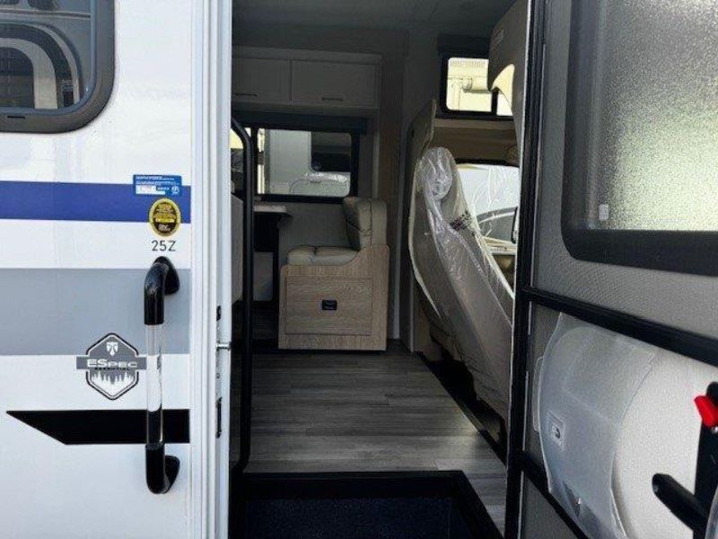 2026 Thor Motor Coach Four Winds 25Z - Image 5
