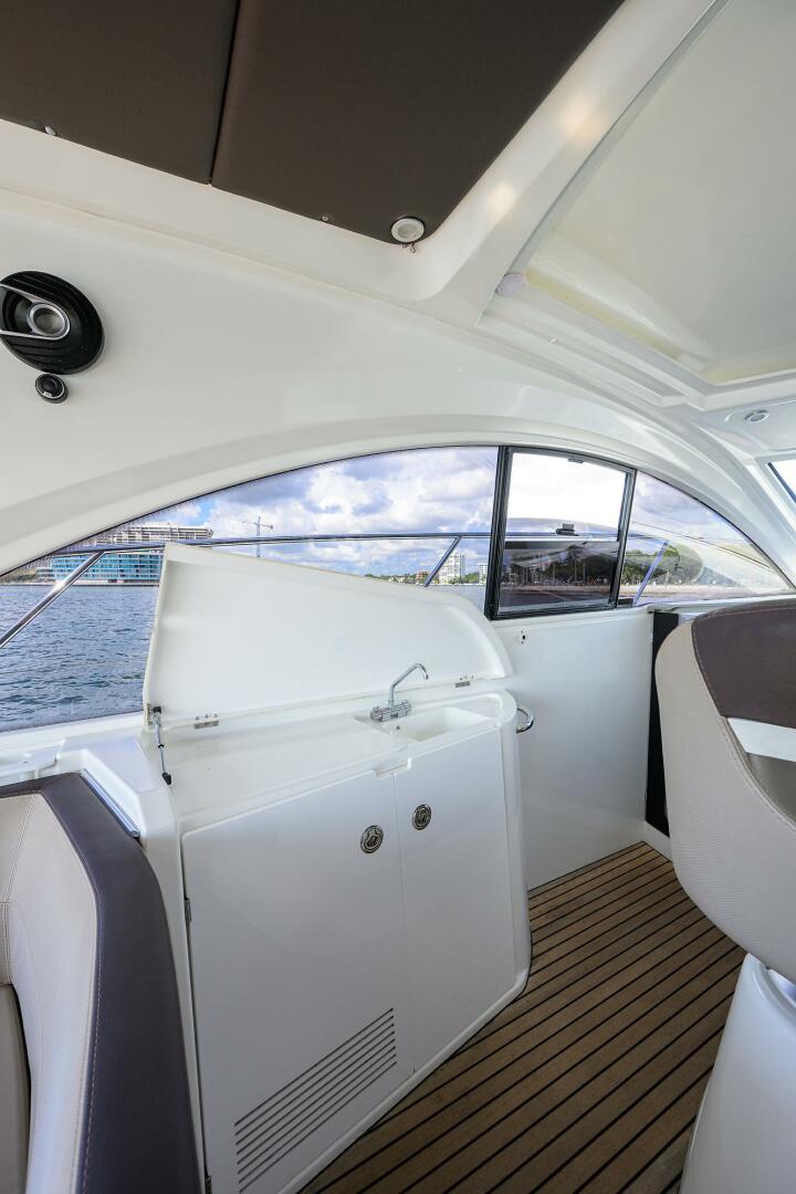 2003 Jupiter 31 Cuddy - Image 112