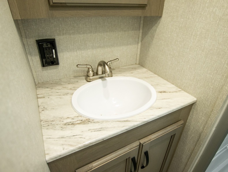 2023 Coachmen Chaparral Lite 25RE - Image 13