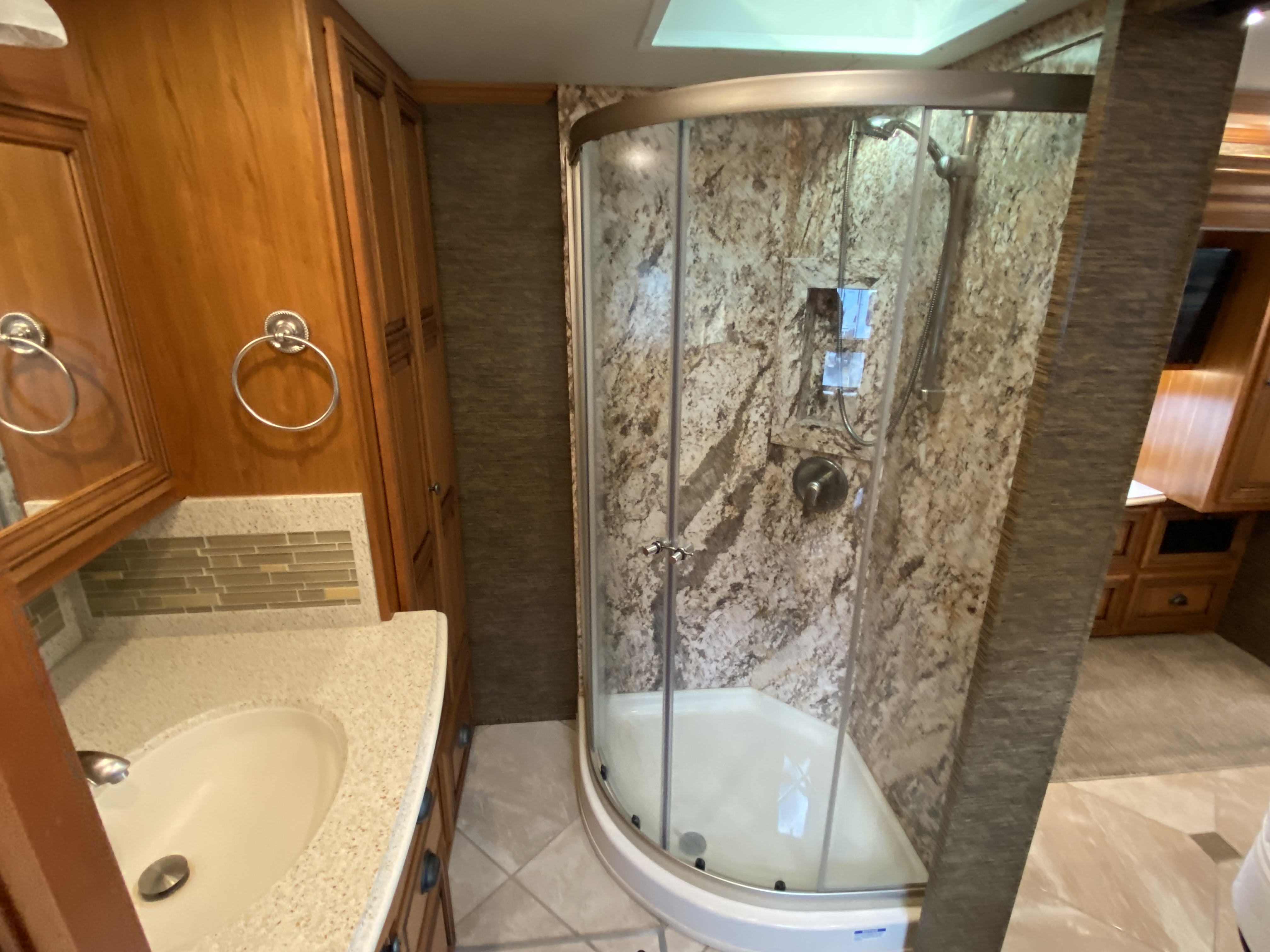 2015 NEWMAR DUTCHSTAR 3736 - Image 31