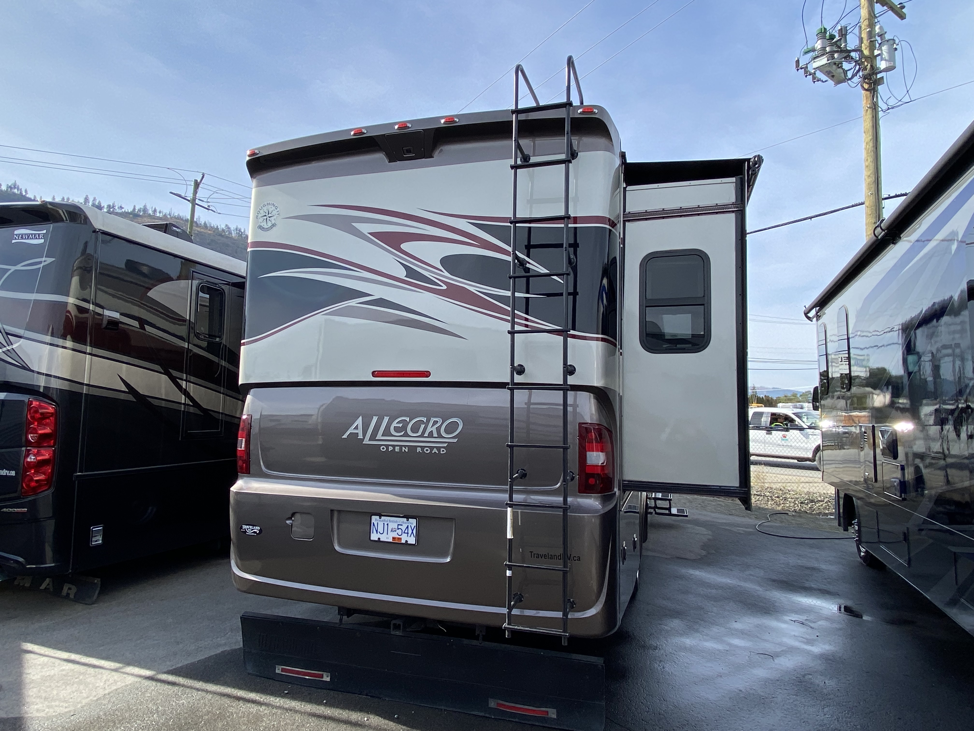 2014 Tiffin Allegro 32 CA - Image 6