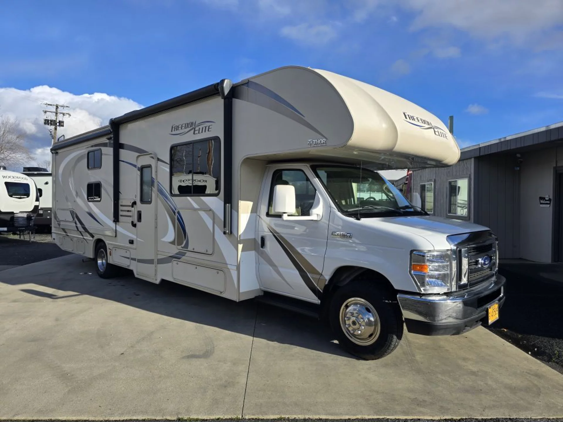 2019 THOR MOTOR COACH FREEDOM ELITE 30FE - Image 1