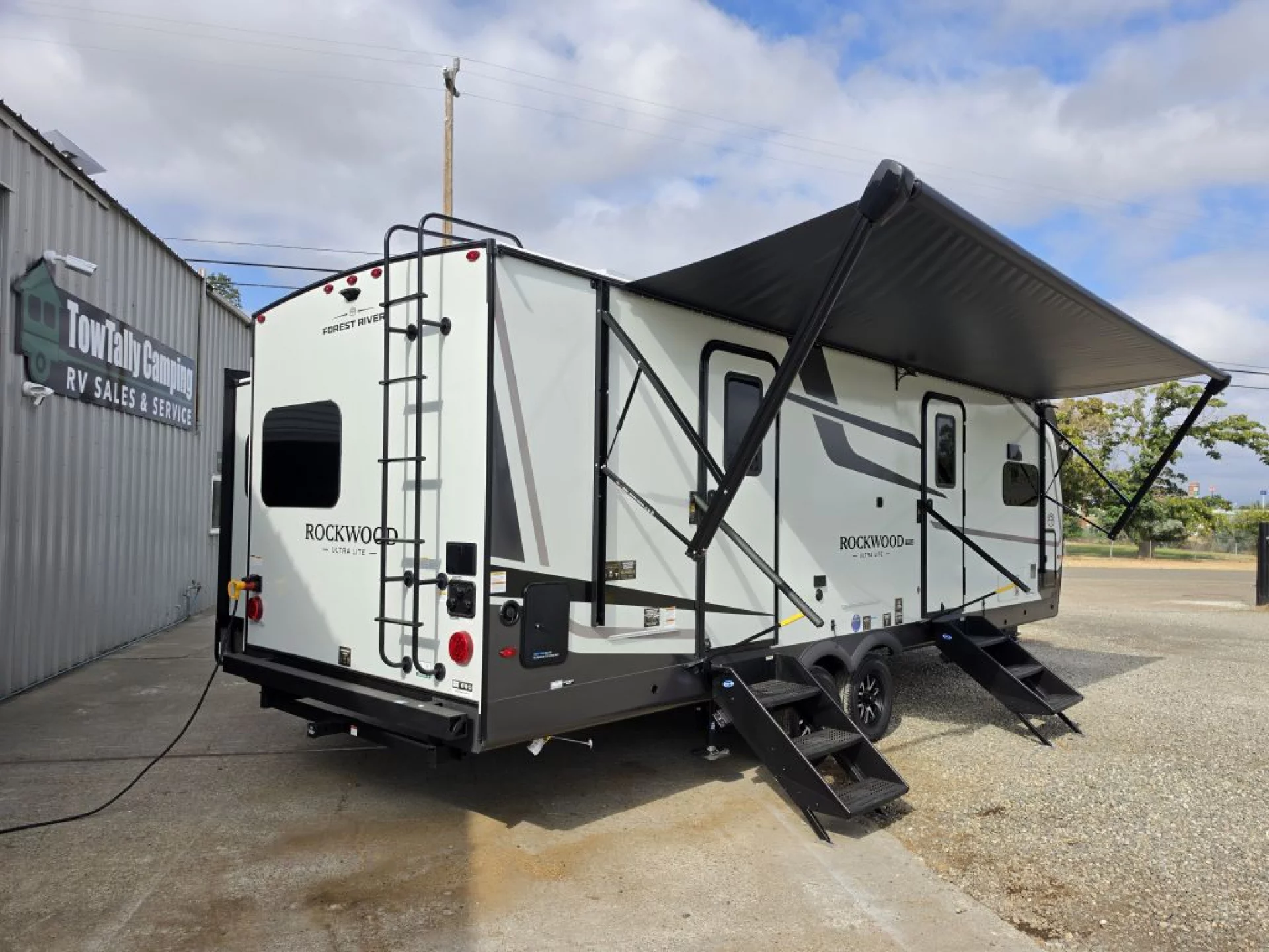 2027 FOREST RIVER ROCKWOOD ULTRA LITE 2608BS - Image 6