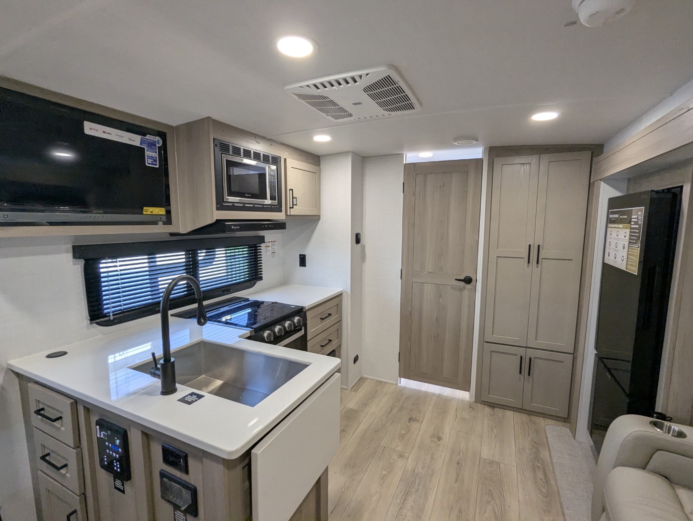 2026 Forest River Rockwood Mini Lite 2513S - Image 13