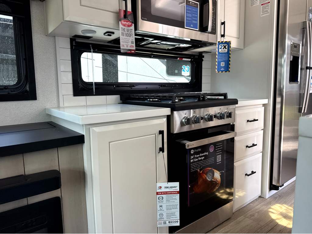 2027 JAYCO PINNACLE 32RLTS - Image 22