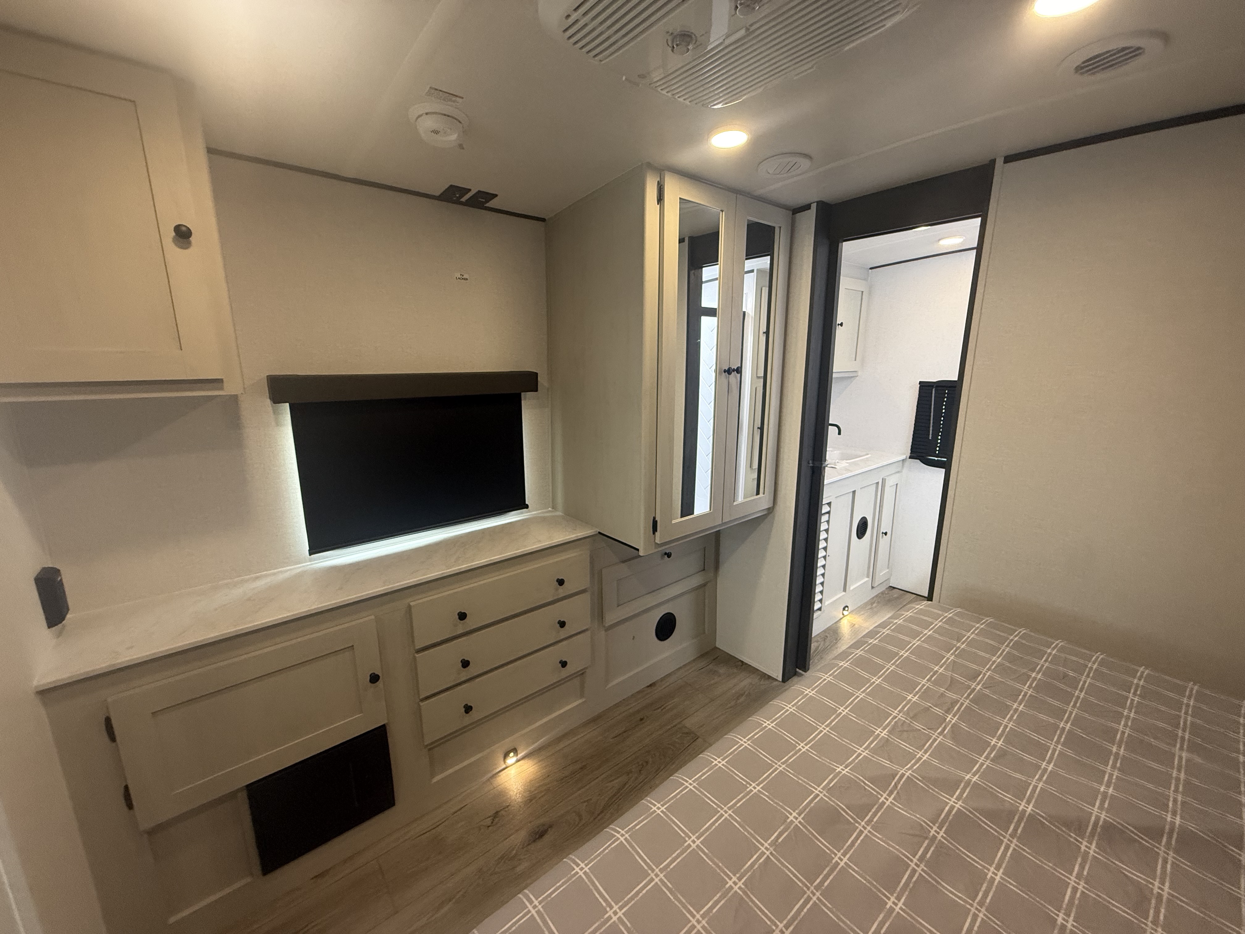 2026 Coachmen Northern Spirit 2565FK - Image 17