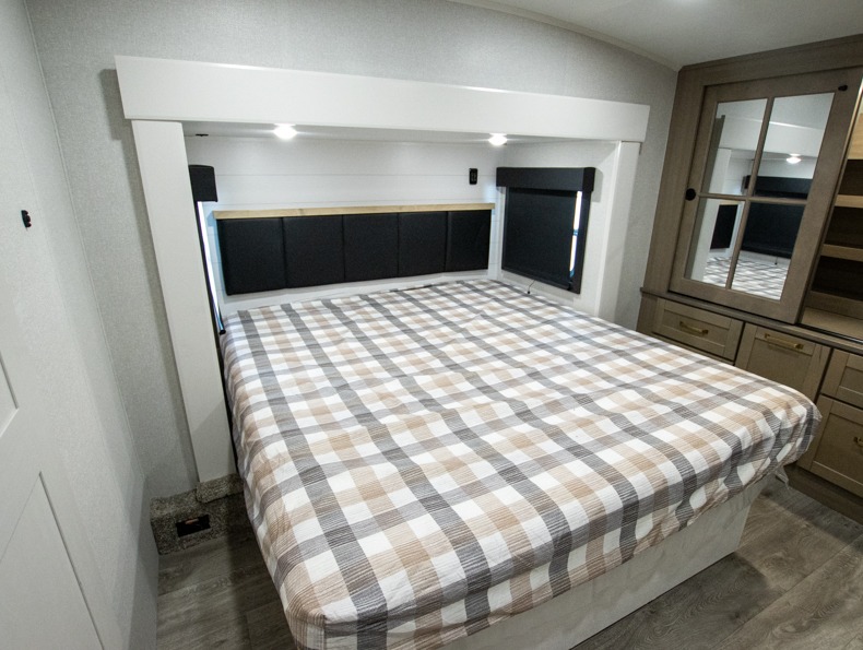 2026 Jayco Eagle 335LSTS - Image 24
