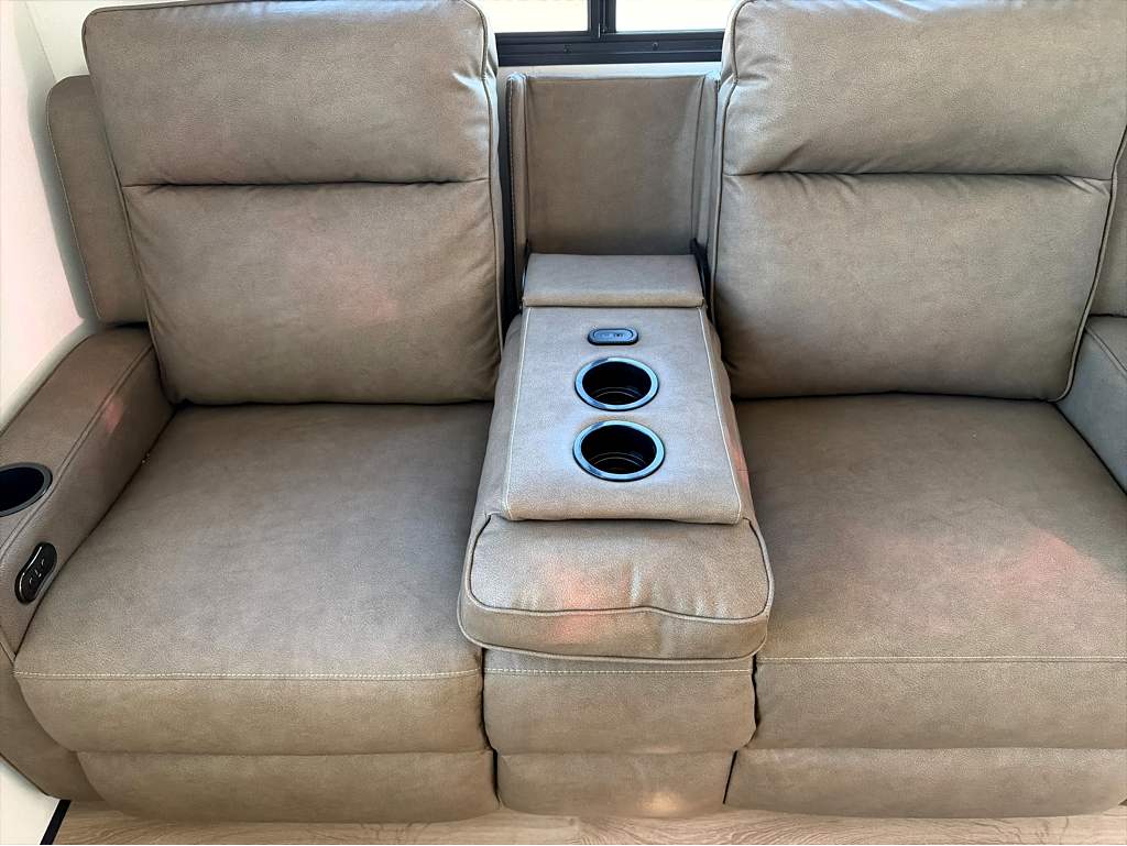 2027 GRAND DESIGN TRANSCEND 21RLX - Image 18