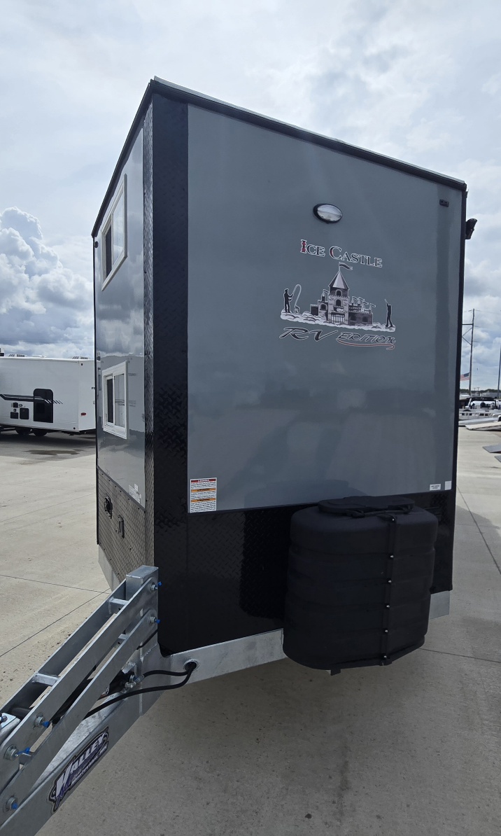 2027 ICE CASTLE RV EXTREME III 8X21 - Image 2