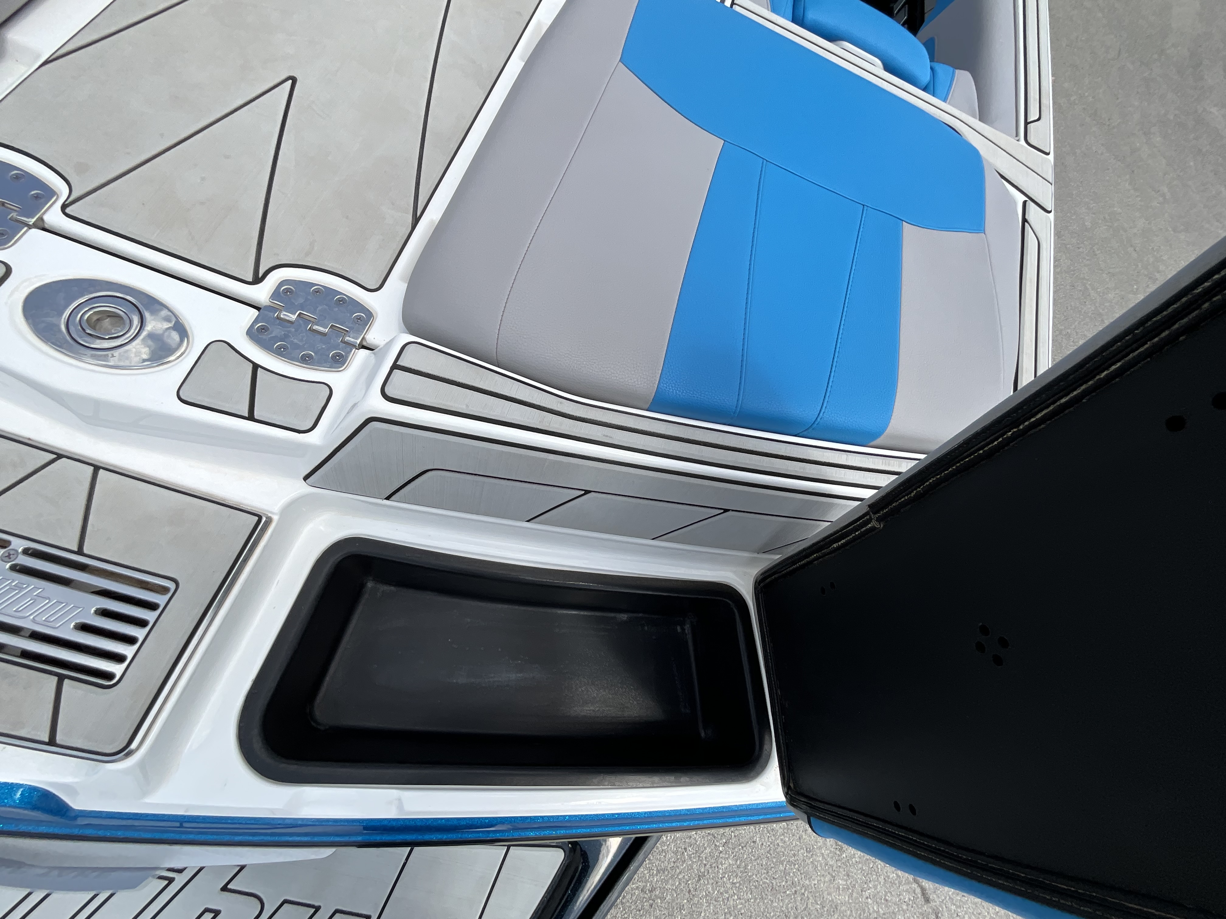 2022 MALIBU 23LSV - Image 9