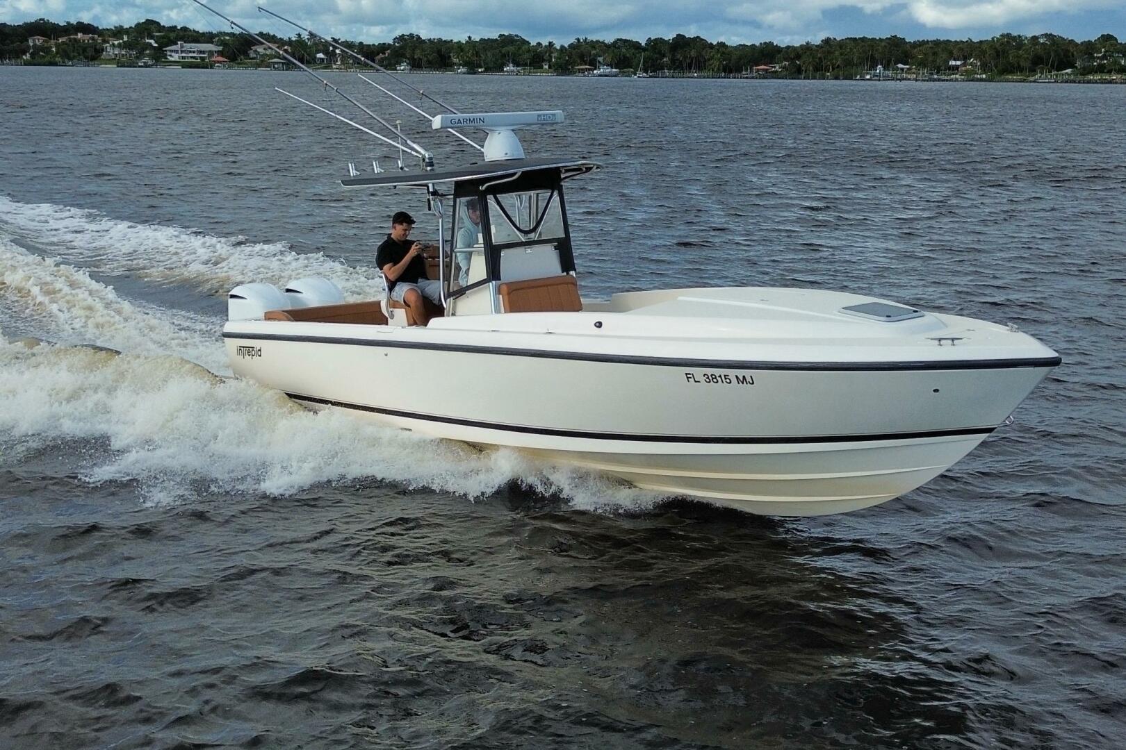 2004 Intrepid 32 CUDDY - Image 2