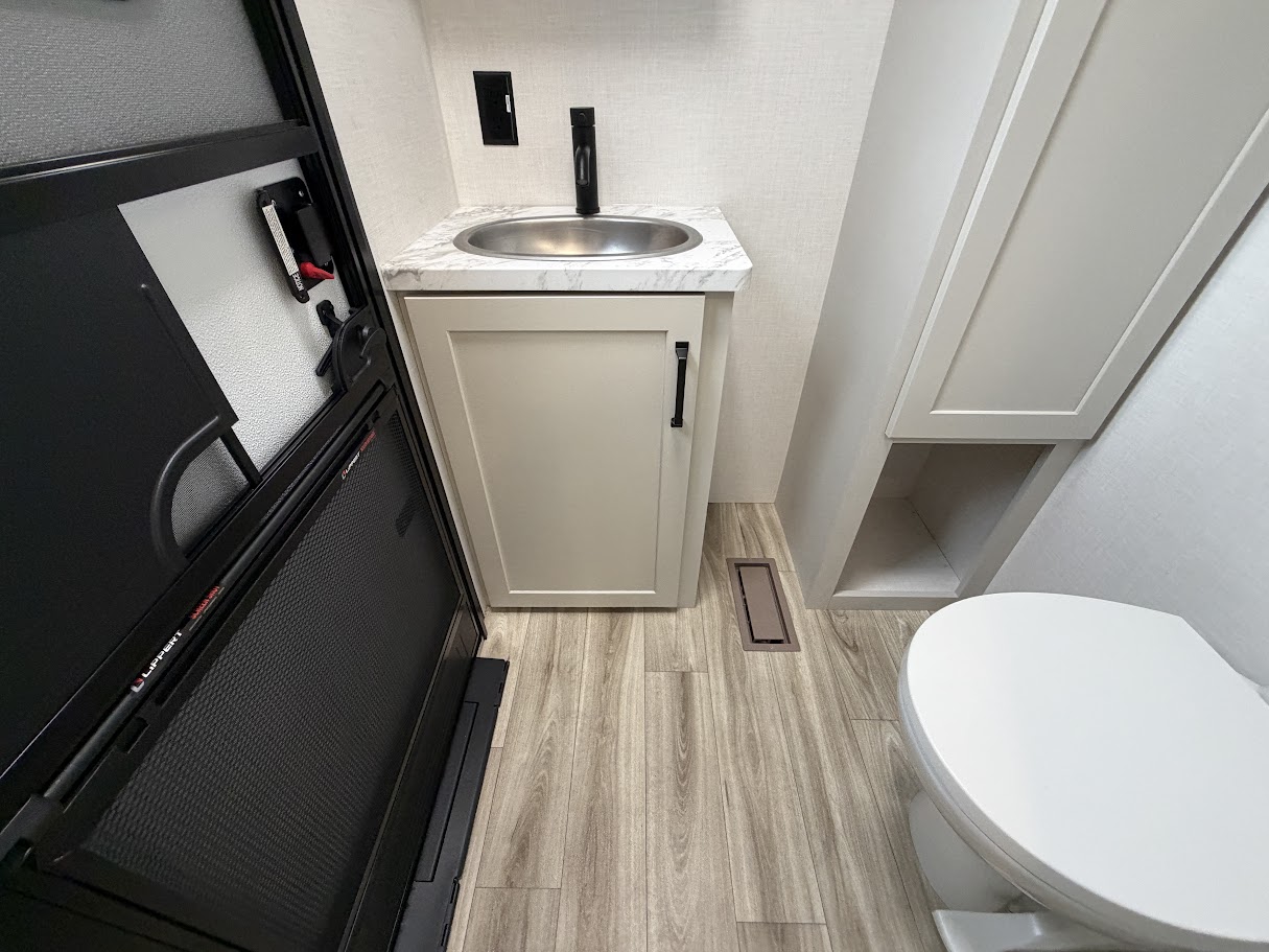 2027 VENTURE RV SPORTTREK 333VIK - Image 43