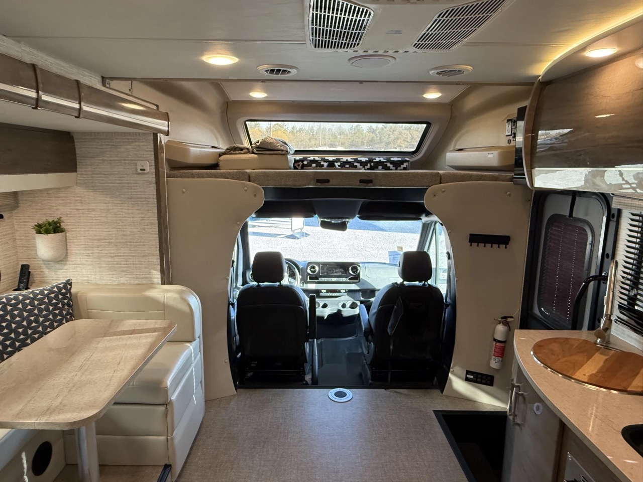 2025 ENTEGRA COACH QWEST 24L - Image 13