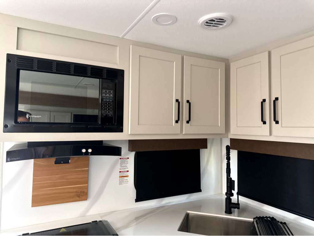 2027 VENTURE RV SPORTTREK 282VRE - Image 12