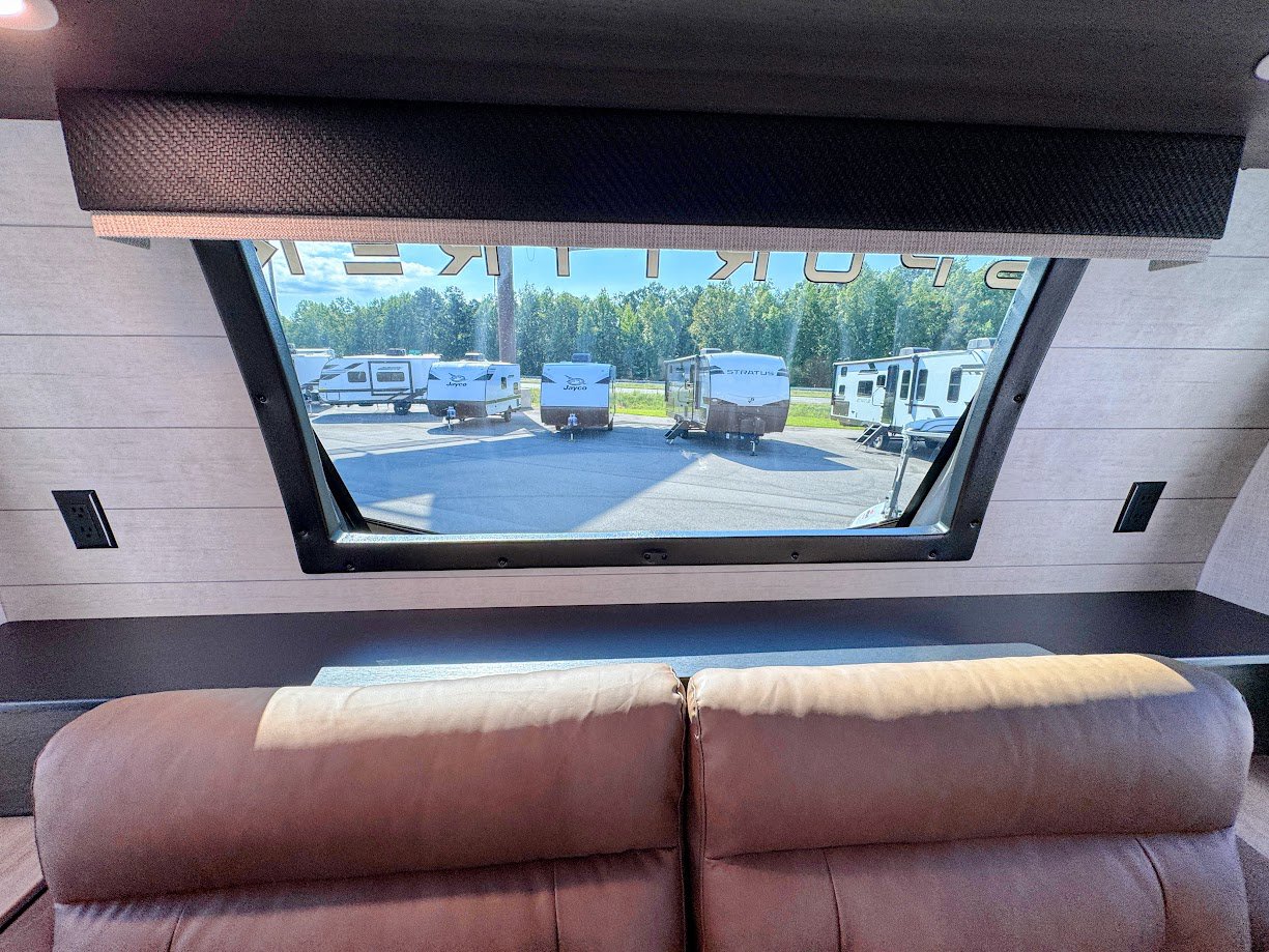 2026 VENTURE RV SPORTTREK 333VMI - Image 17