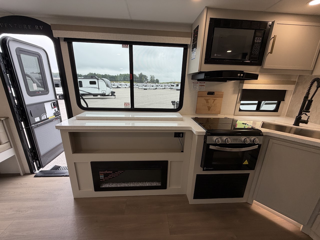 2027 VENTURE RV STRATUS 282VFD - Image 19