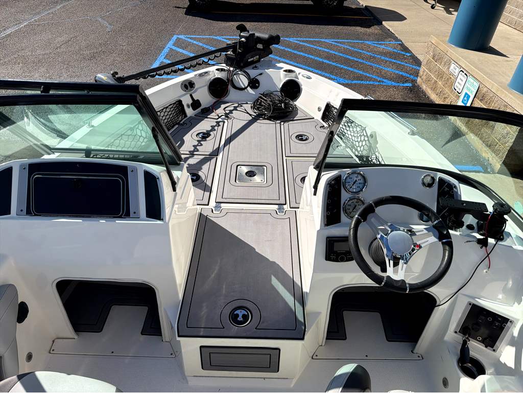 2019 Larson DFX 1750 - Image 11