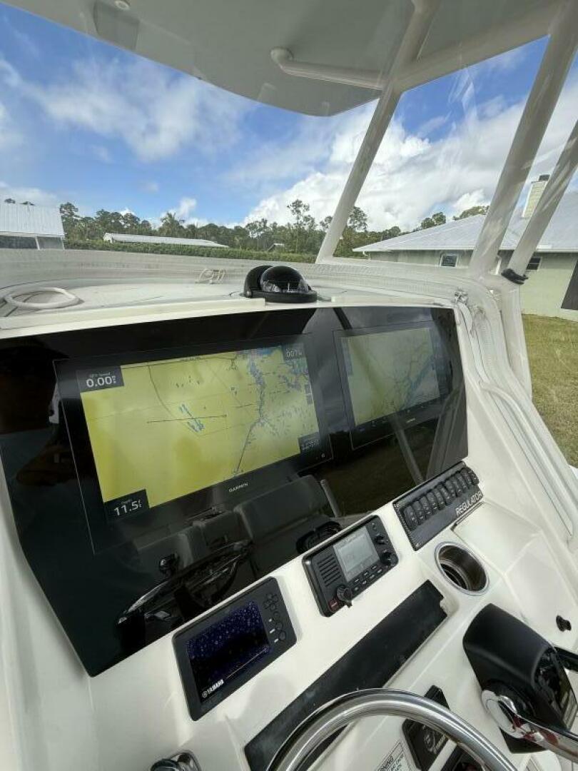 2017 Regulator 28 - Image 12