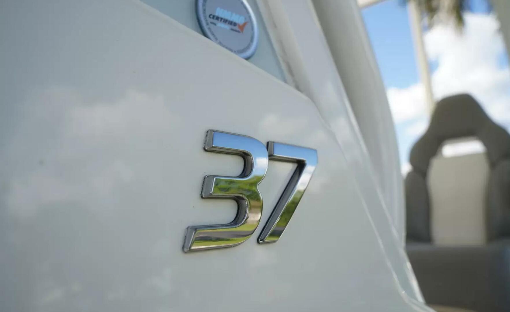 2023 REGULATOR 37  - Image 22