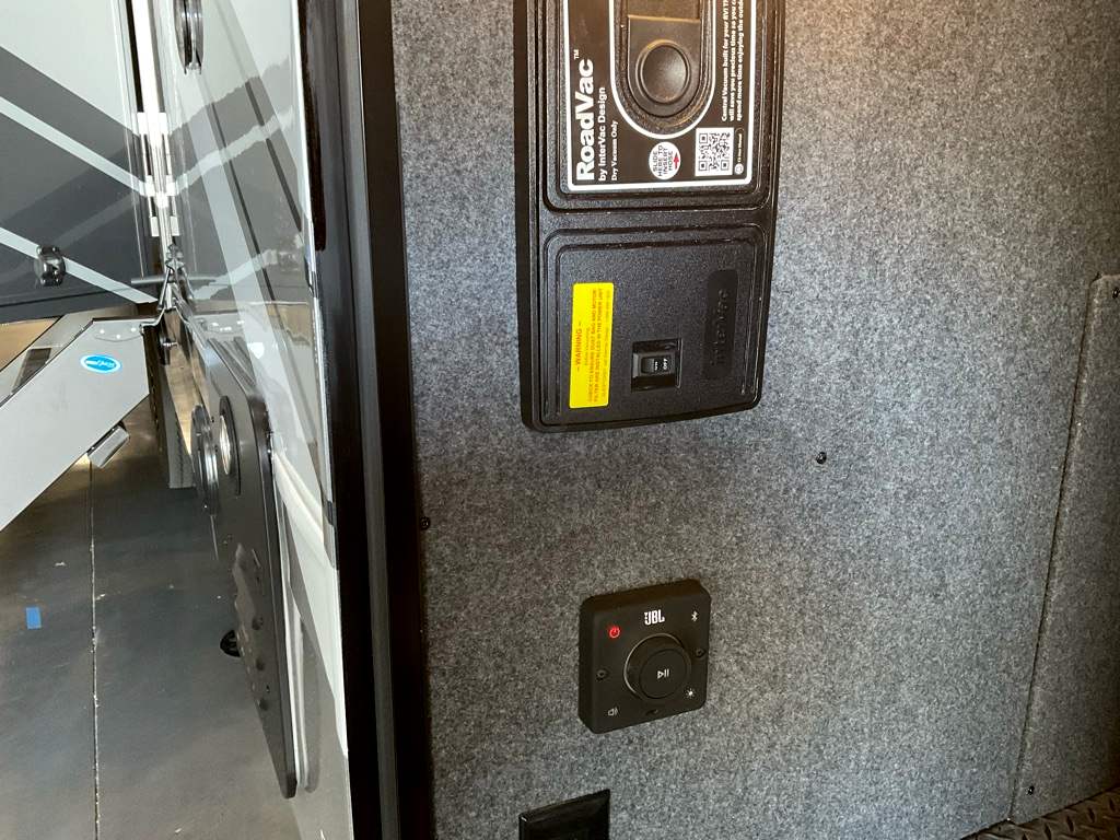 2026 JAYCO PINNACLE 38 FBRK - Image 31