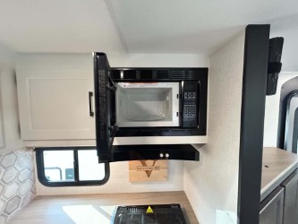 2026 VENTURE RV SPORTTREK STINGER 232VRL - Image 13