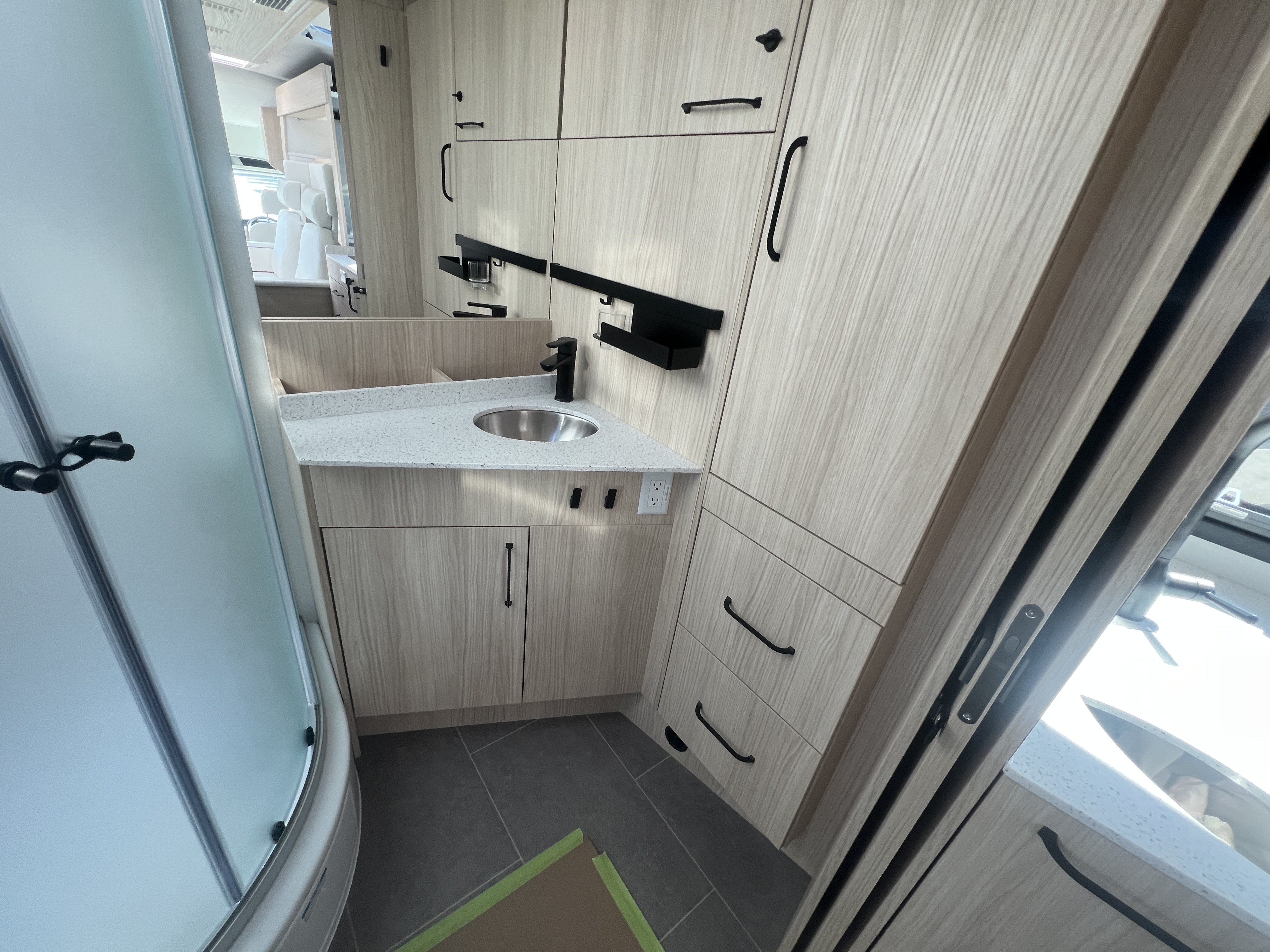 2027 Leisure Travel WONDER W24MBL - Image 32