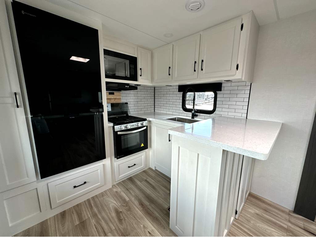 2027 VENTURE RV SPORTTREK 336VRK - Image 14